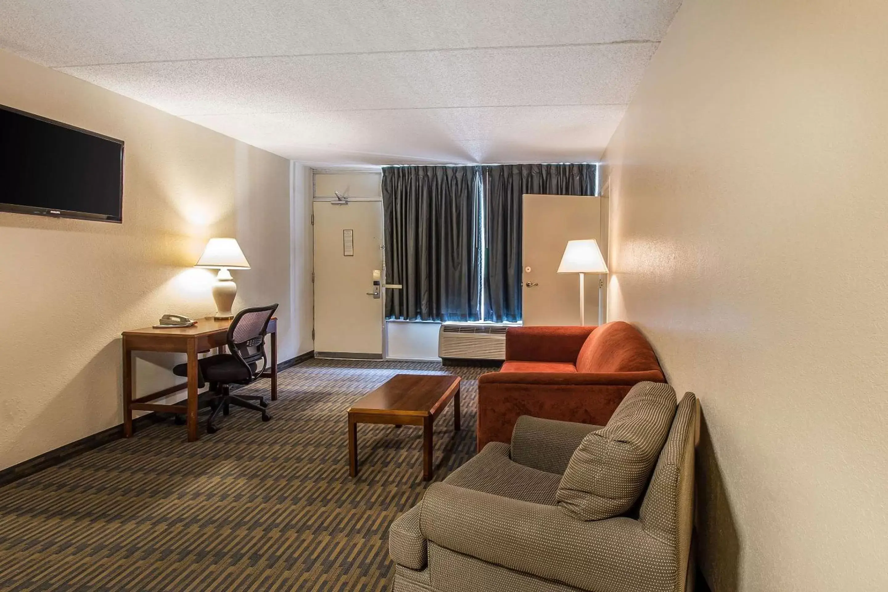 Photo of the whole room, Seating Area in Quality Inn Easley