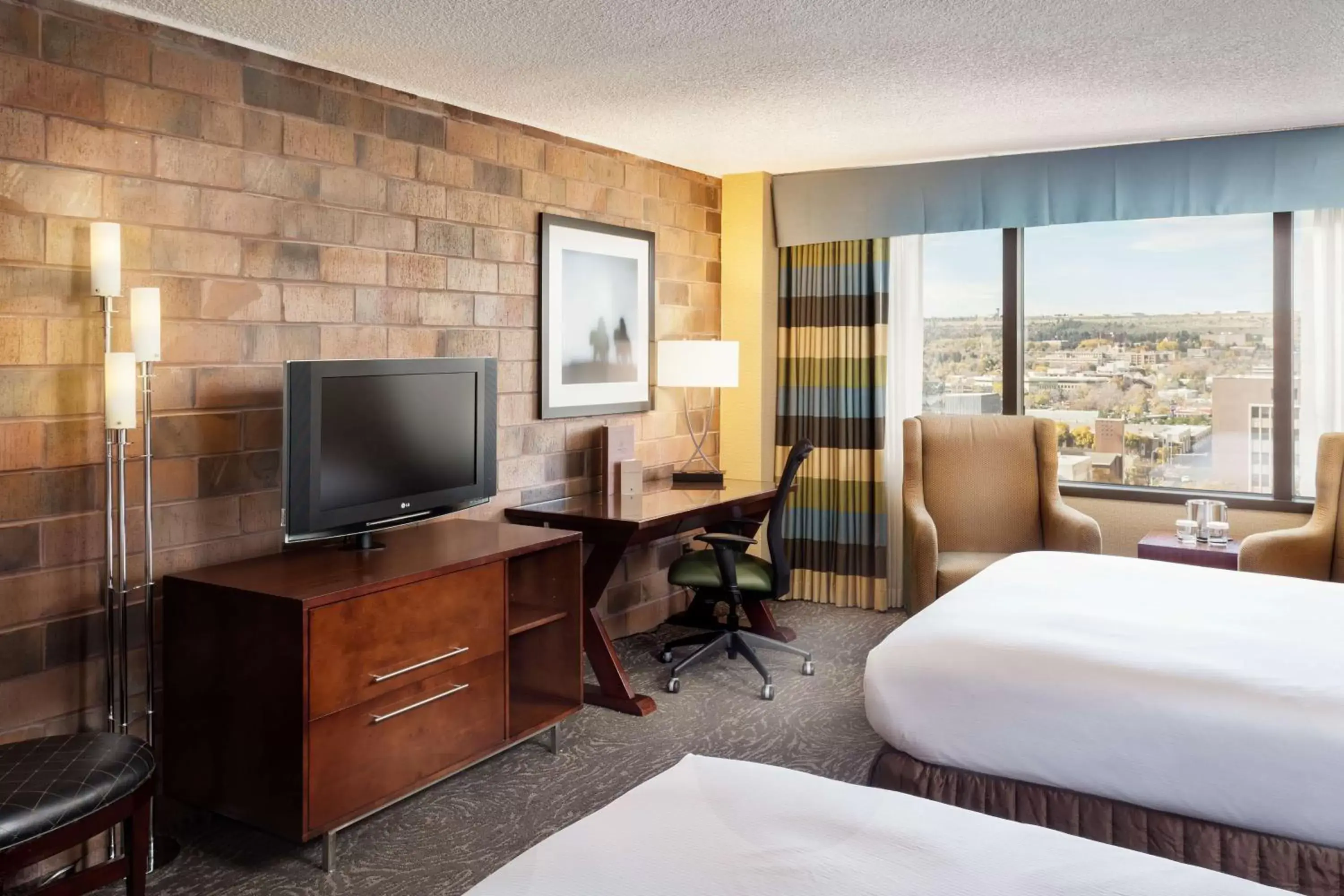 Bedroom, TV/Entertainment Center in Doubletree By Hilton Billings