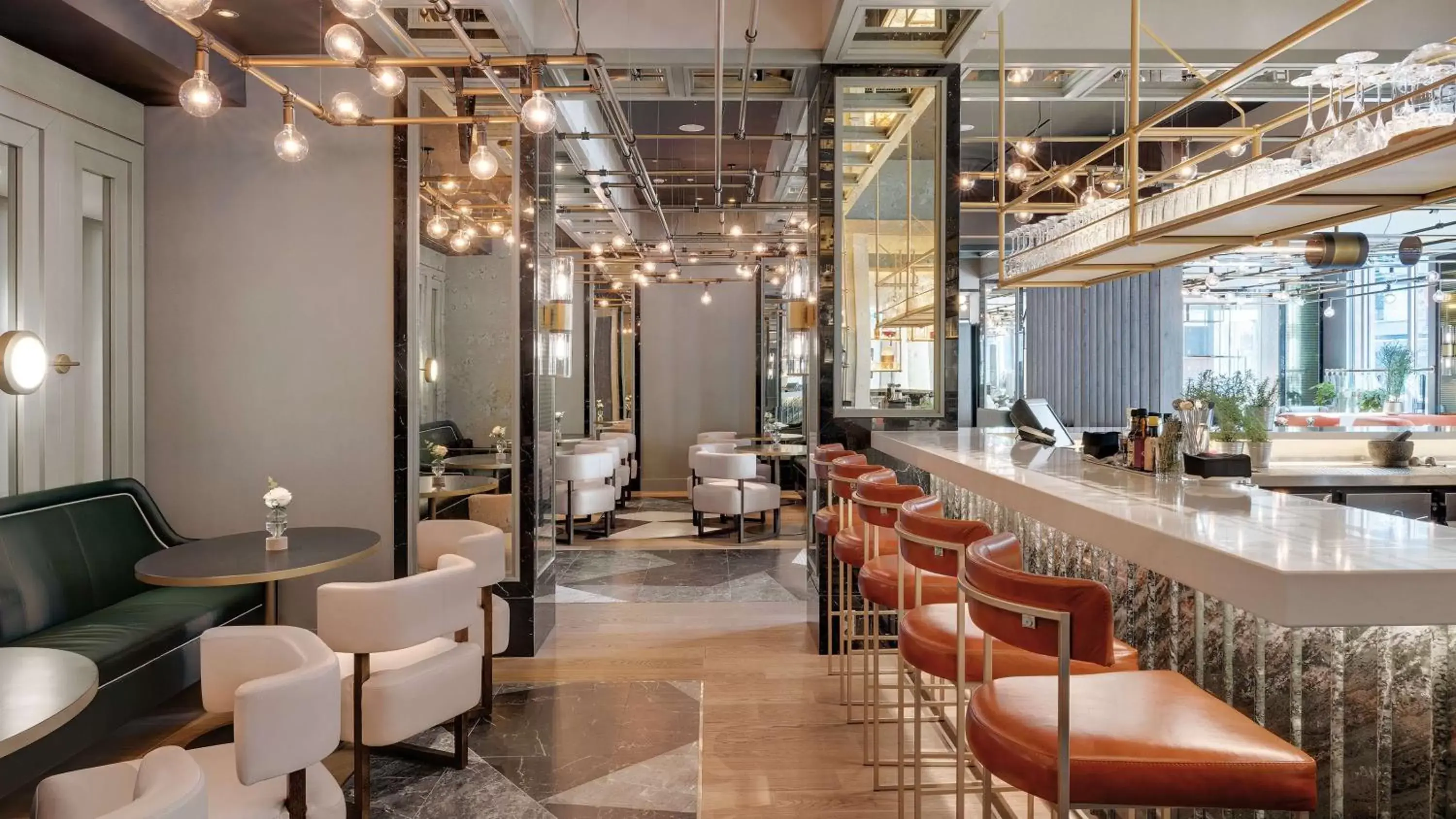 Lounge or bar in Hilton Munich City Lounge or bar in Hilton Munich City