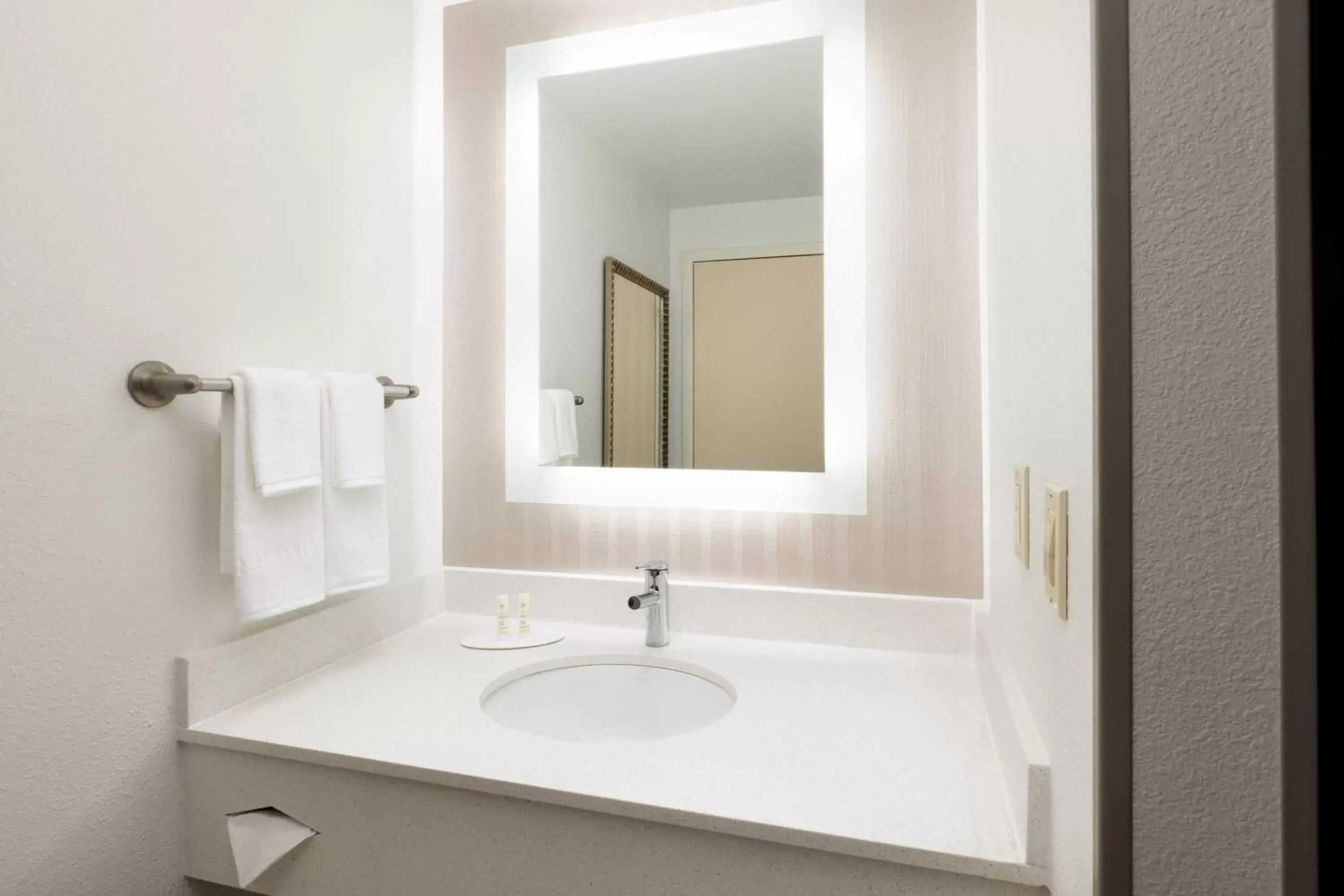 Bedroom, Bathroom in SpringHill Suites Fresno