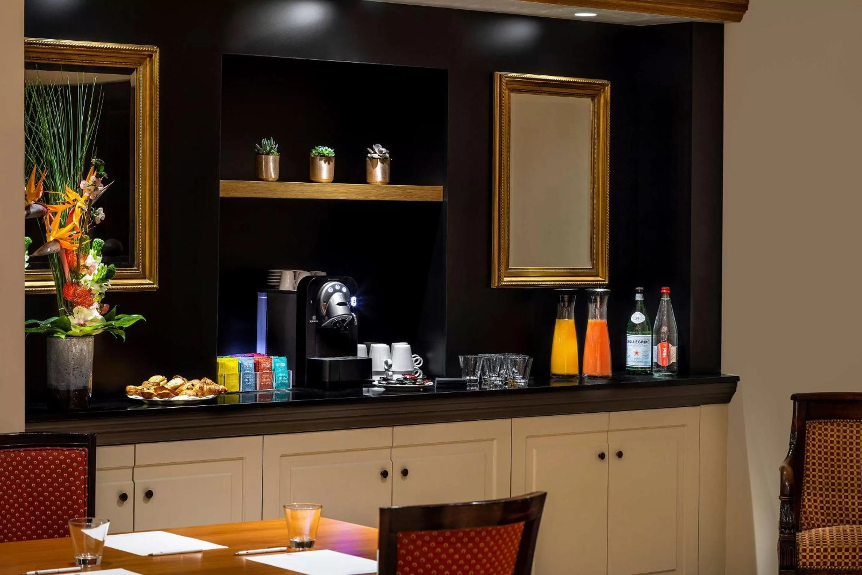 Restaurant/places to eat in Hotel Ducs de Bourgogne