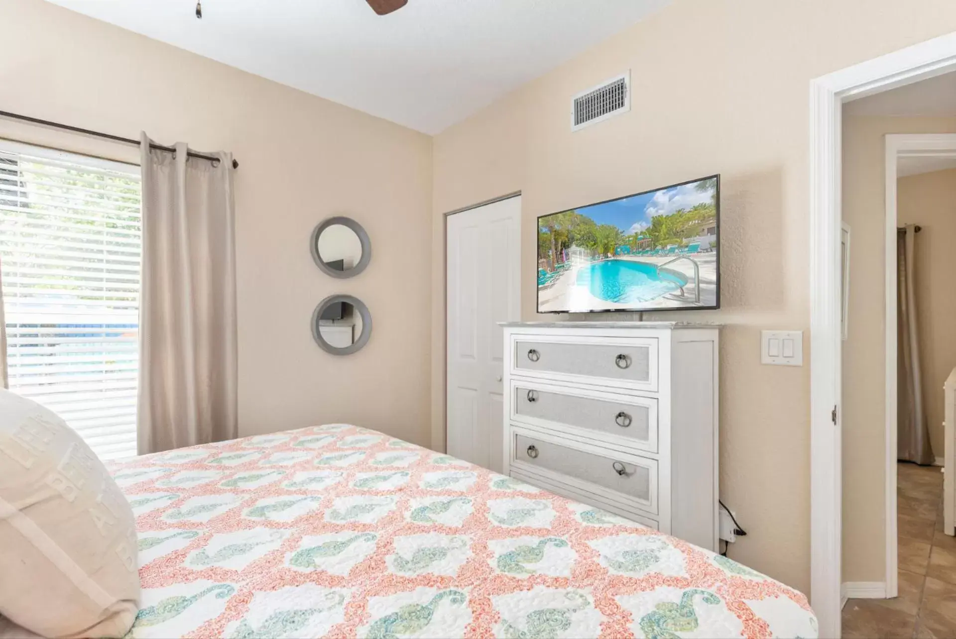 TV and multimedia, Bed in The Ringling Beach House