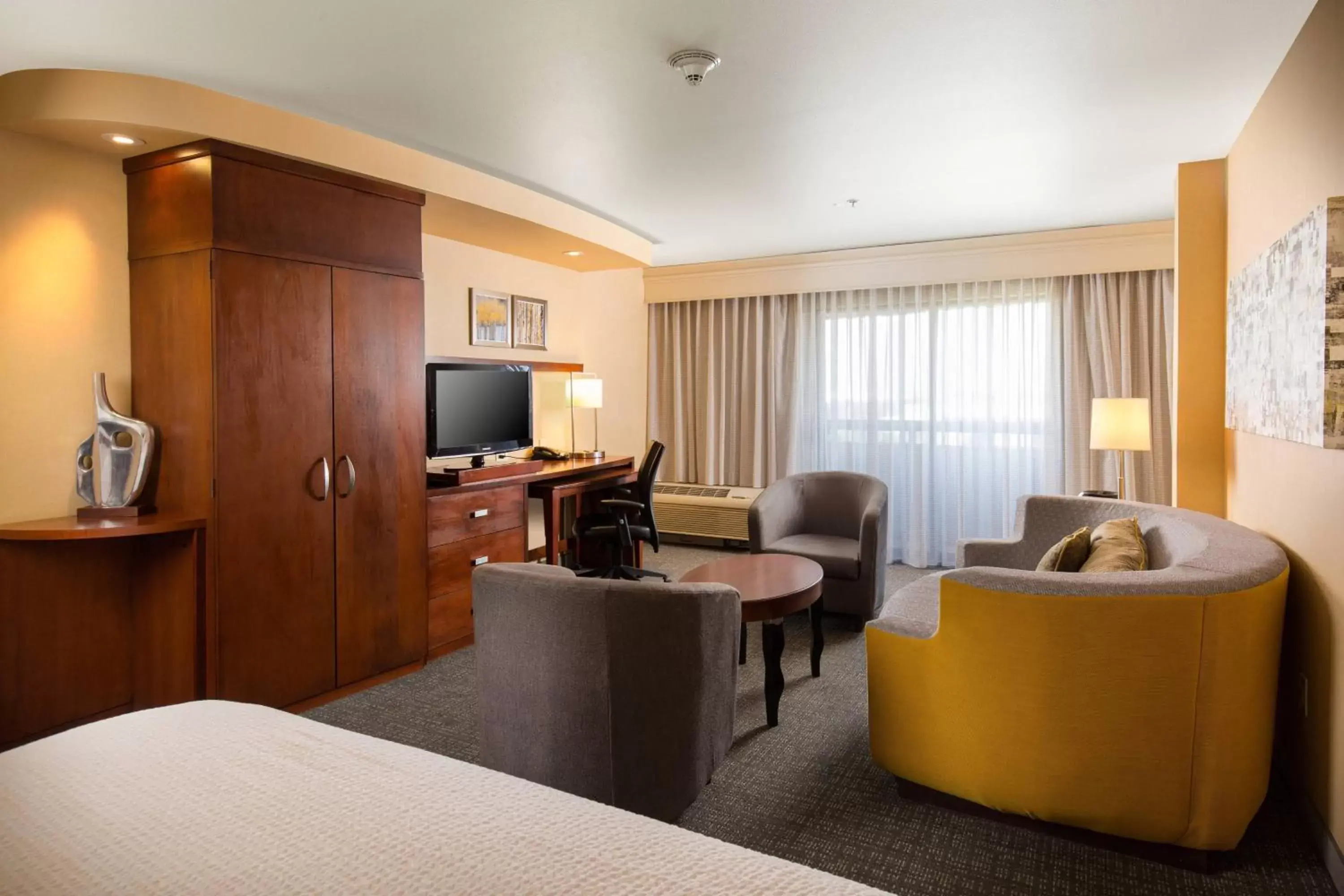 Photo of the whole room, Seating Area in Courtyard by Marriott Rancho Cucamonga