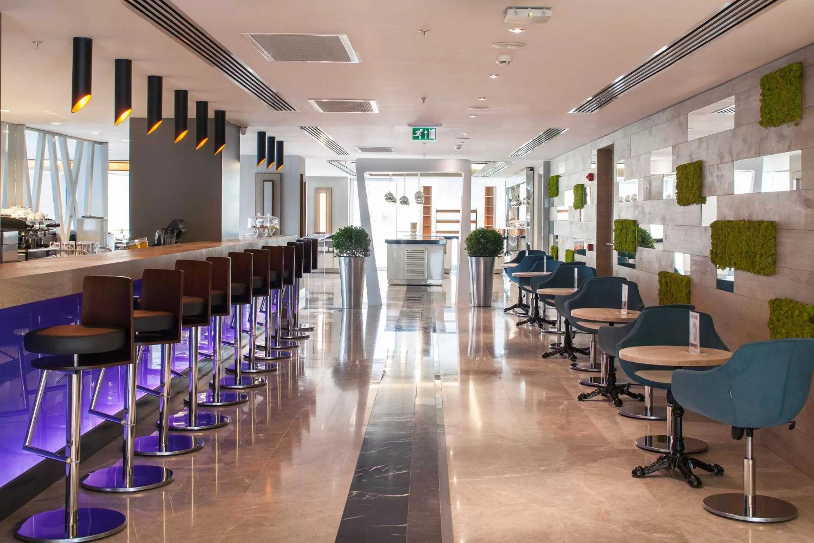 Lounge or bar in Ramada Hotel & Suites by Wyndham Izmir Kemalpasa