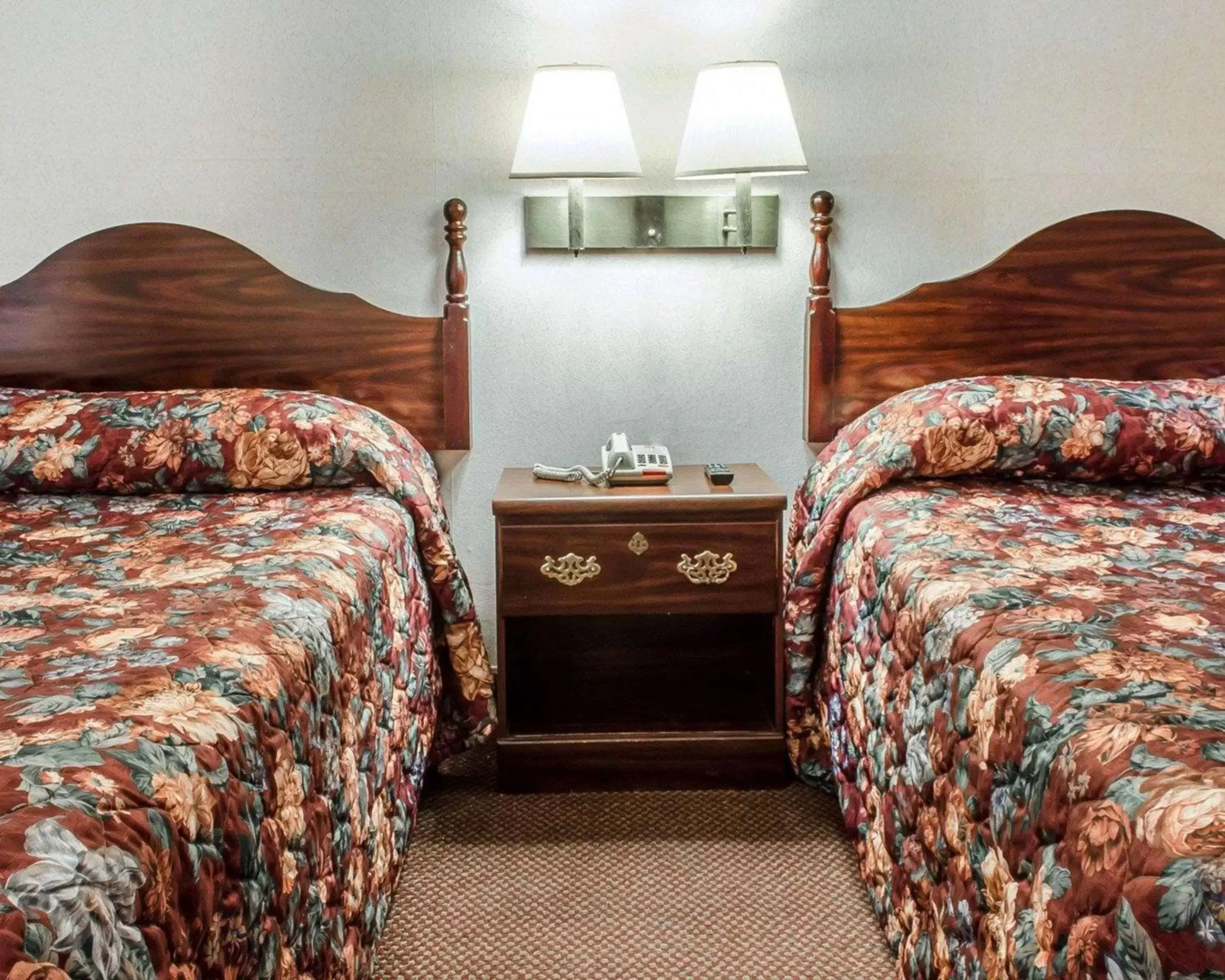 Photo of the whole room, Bed in Econo Lodge Frackville