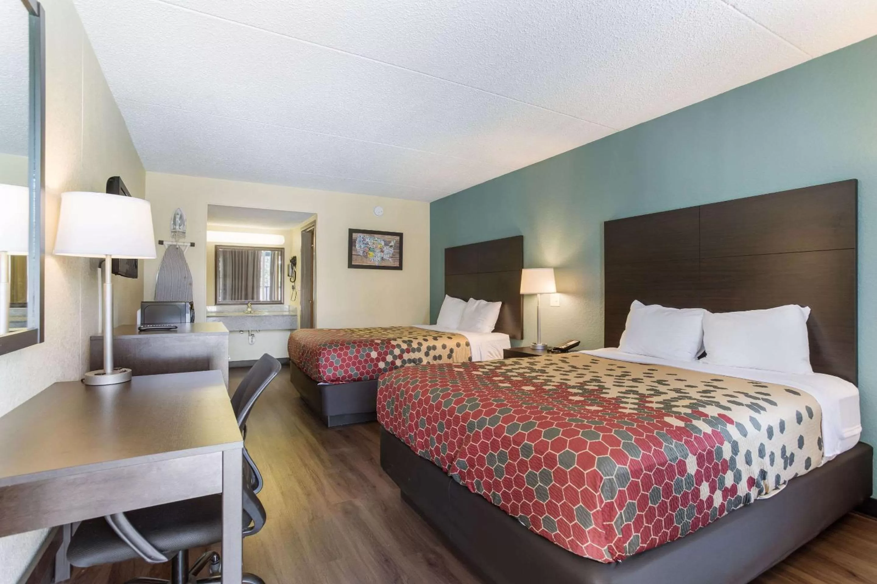 Photo of the whole room, Bed in Econo Lodge Gallatin - Metro Nashville