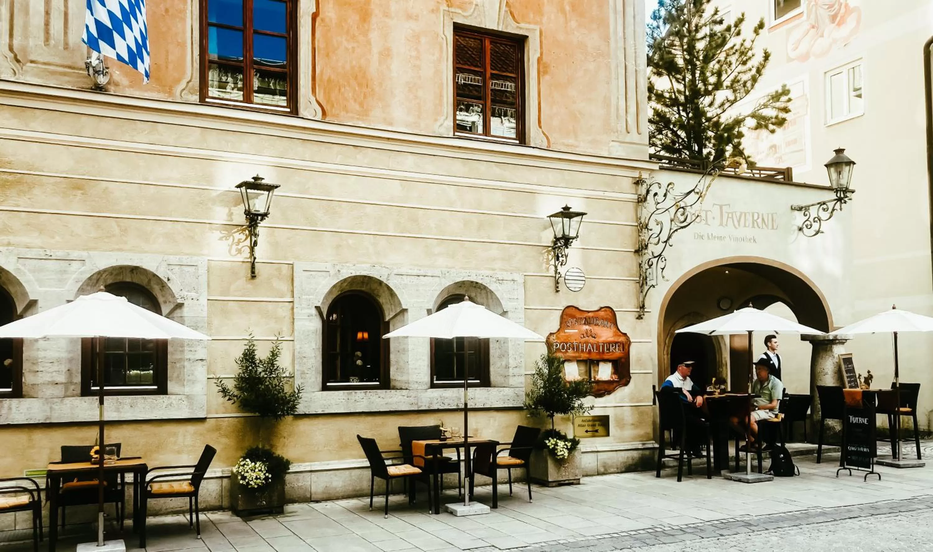 Restaurant/places to eat in Atlas Grand Hotel