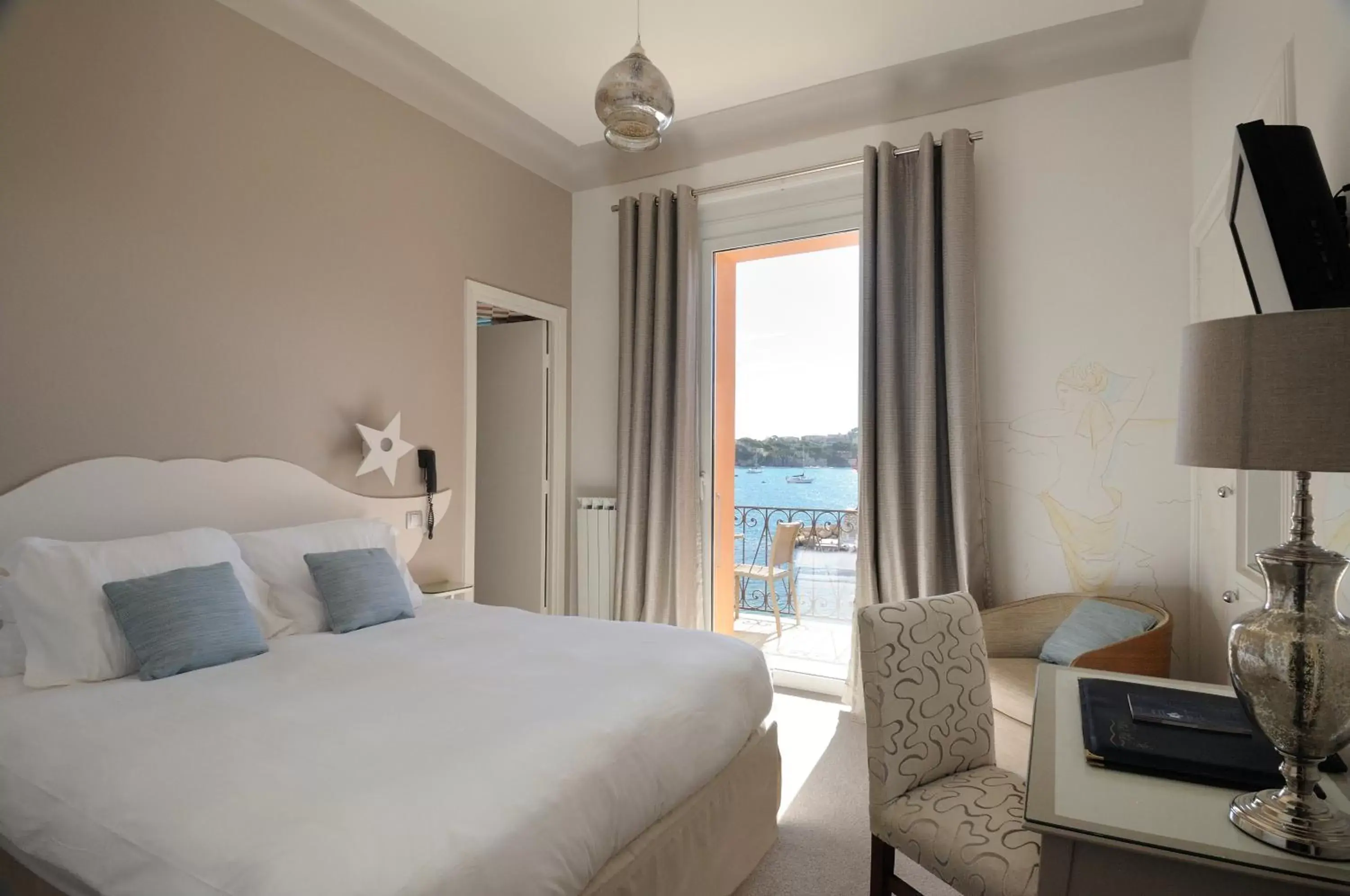 Comfort Double Room with Balcony and front Sea View in Welcome Hotel Comfort Double Room with Balcony and front Sea View in Welcome Hotel