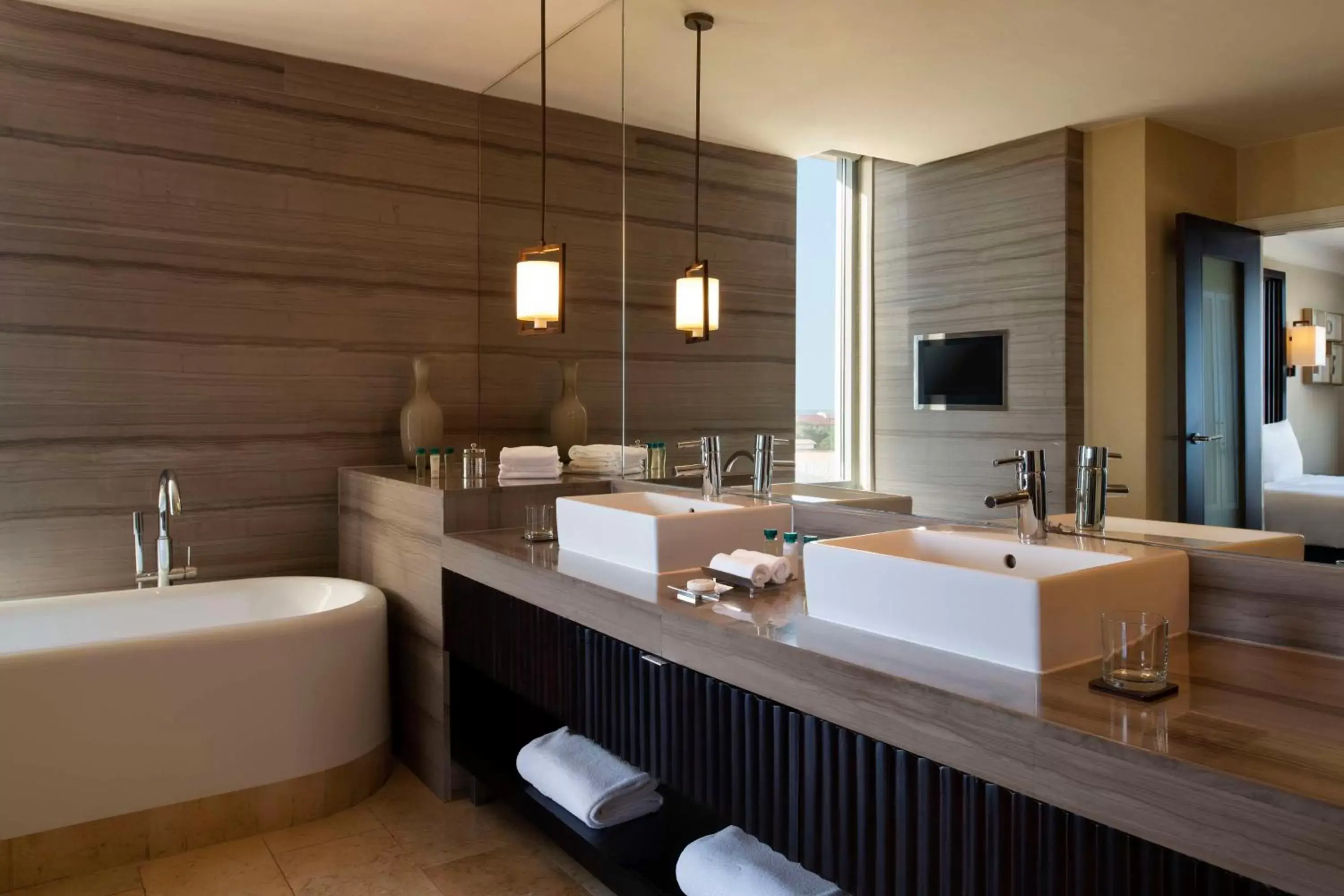 Photo of the whole room, Bathroom in Kempinski Hotel Gold Coast City
