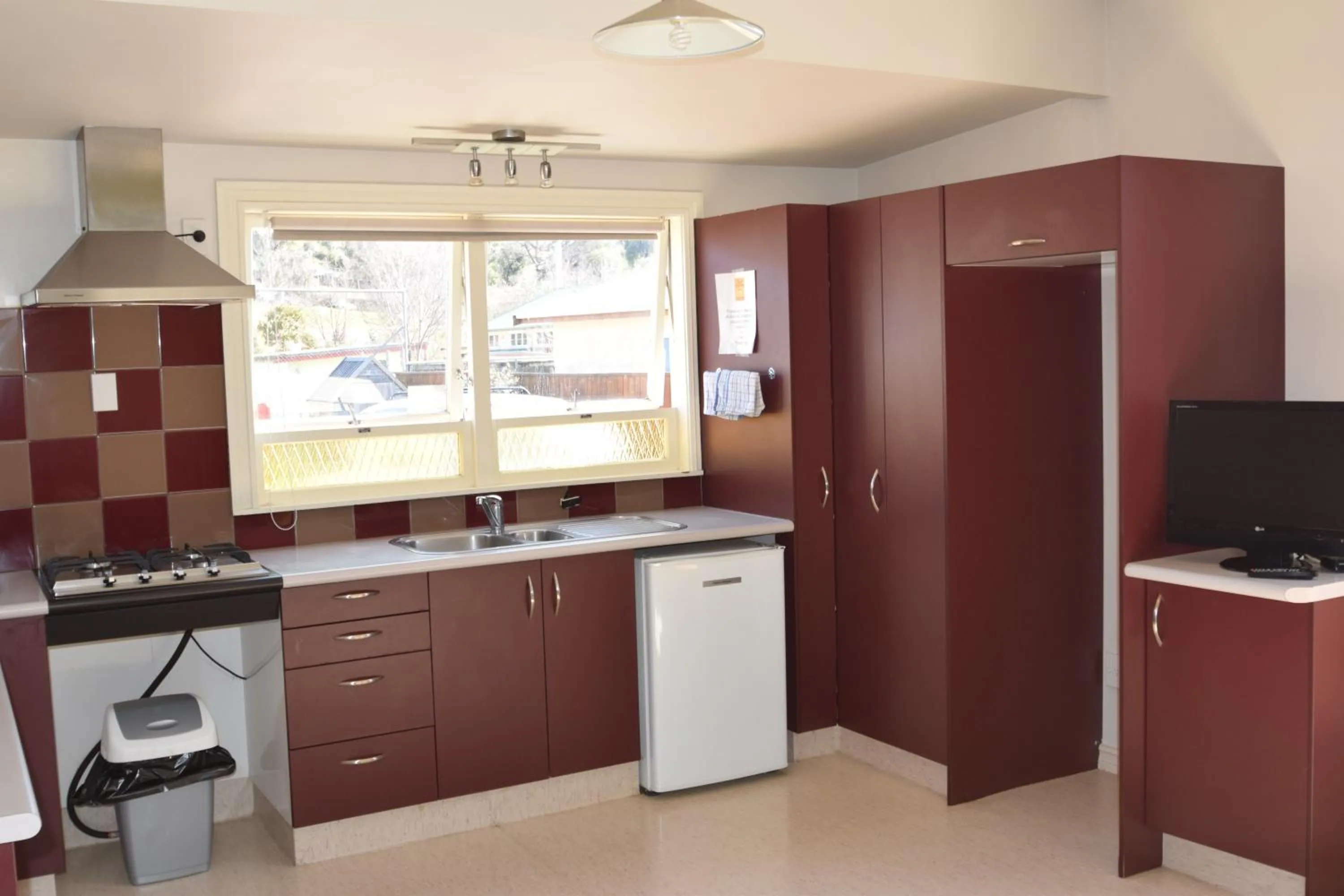 Kitchen or kitchenette in The Bug Backpackers