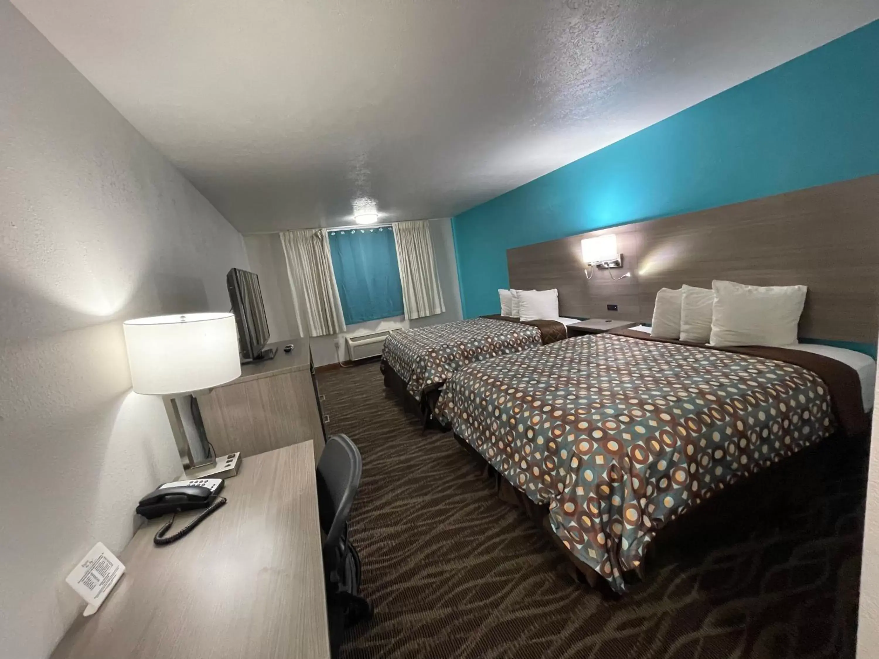Bedroom, Bed in Baymont by Wyndham Bellevue - Omaha