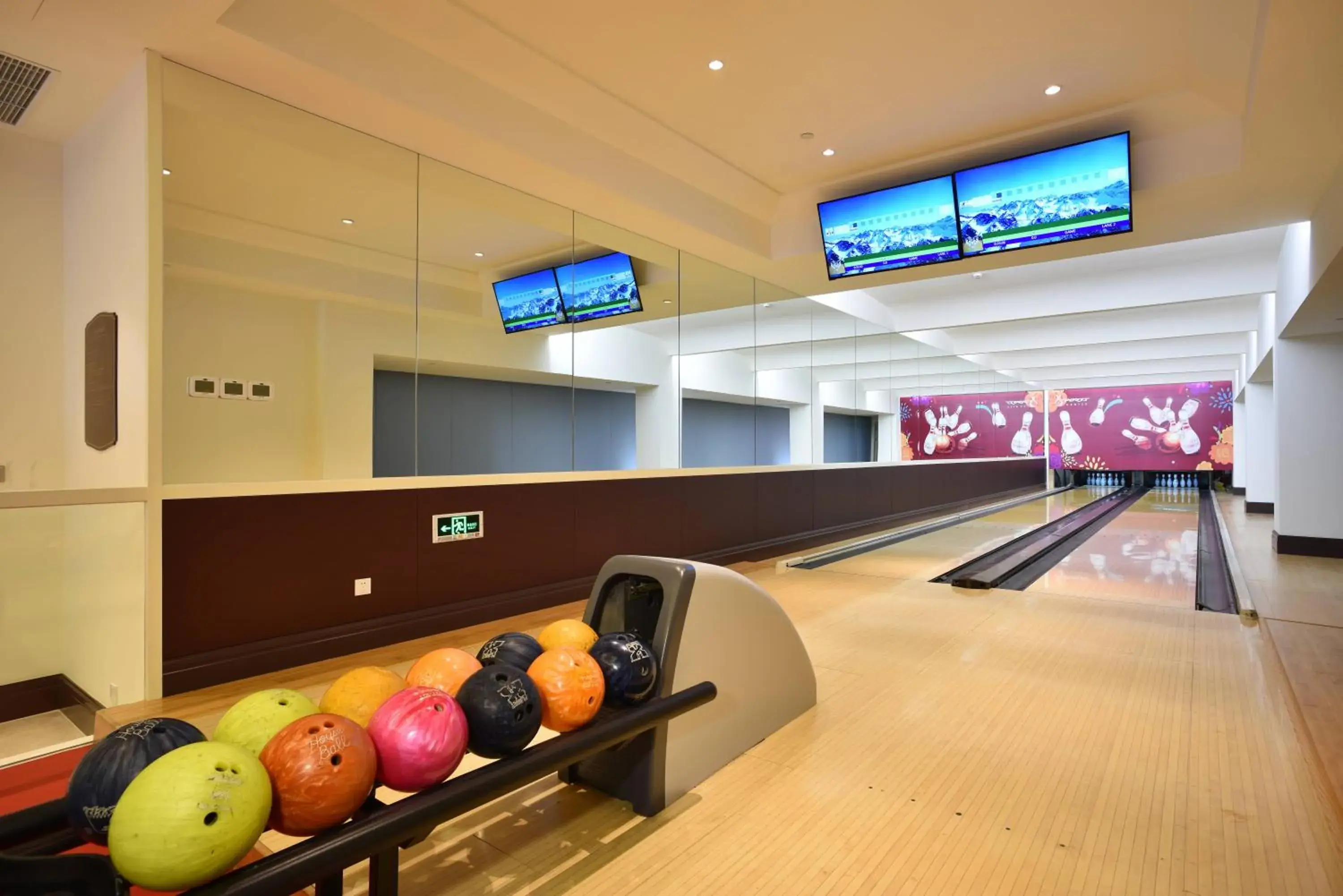 Bowling in Xijiao State Guest Hotel