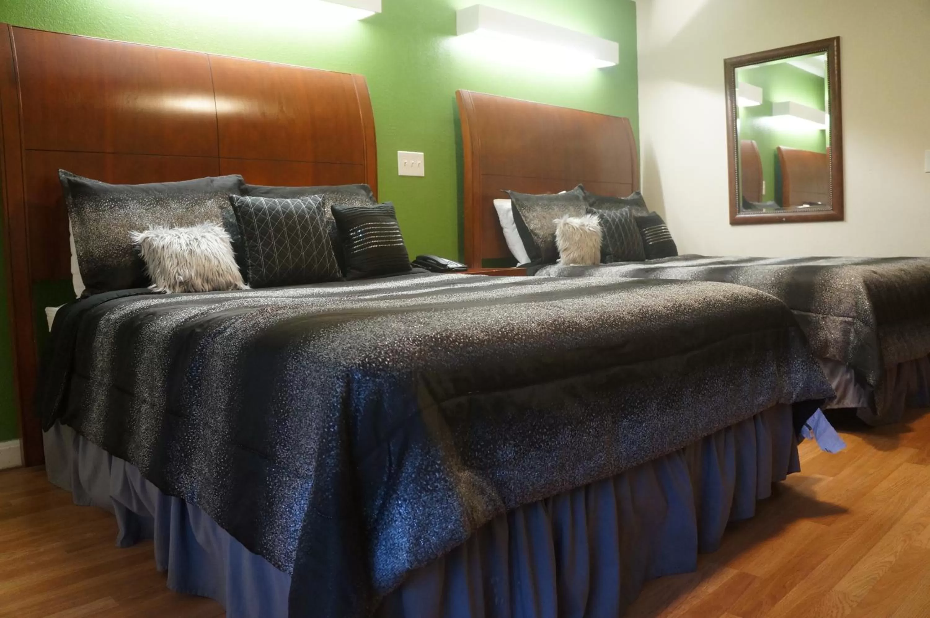 View (from property/room), Bed in Classic Motor Lodge Providence - West Greenwich