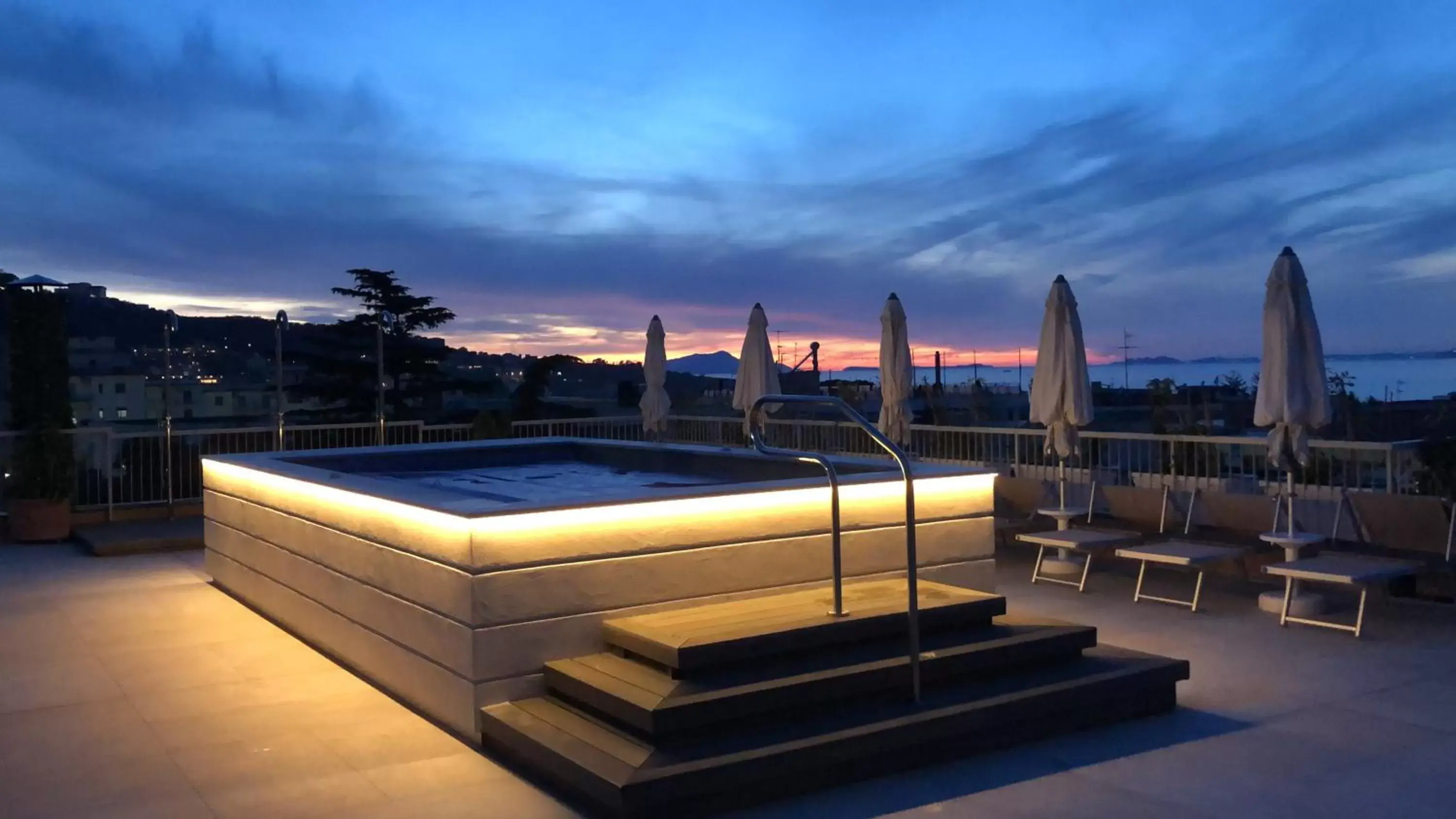 Swimming Pool in Hotel Michelangelo