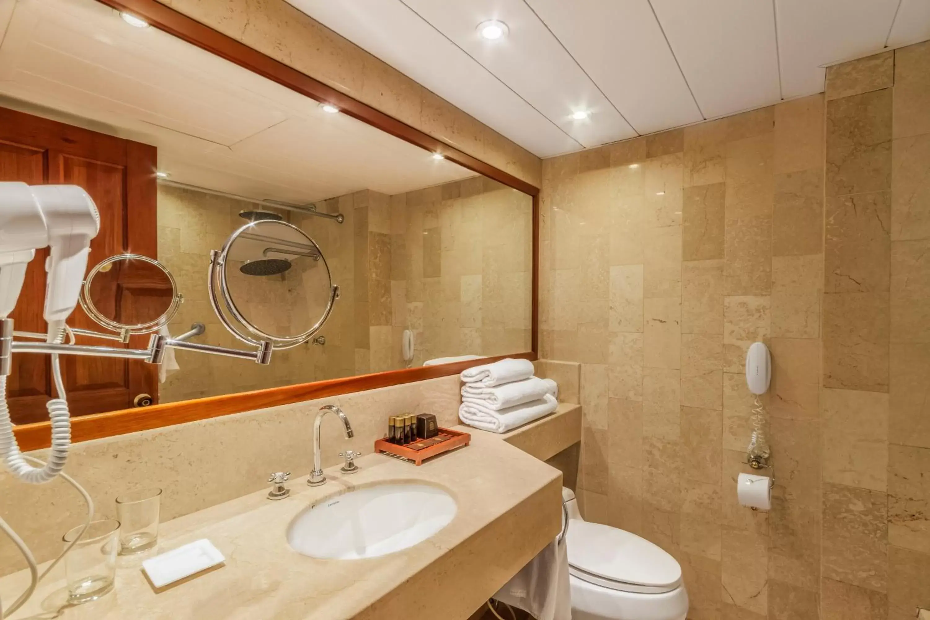 Bathroom in Hotel Caribe by Faranda Grand, a member of Radisson Individuals