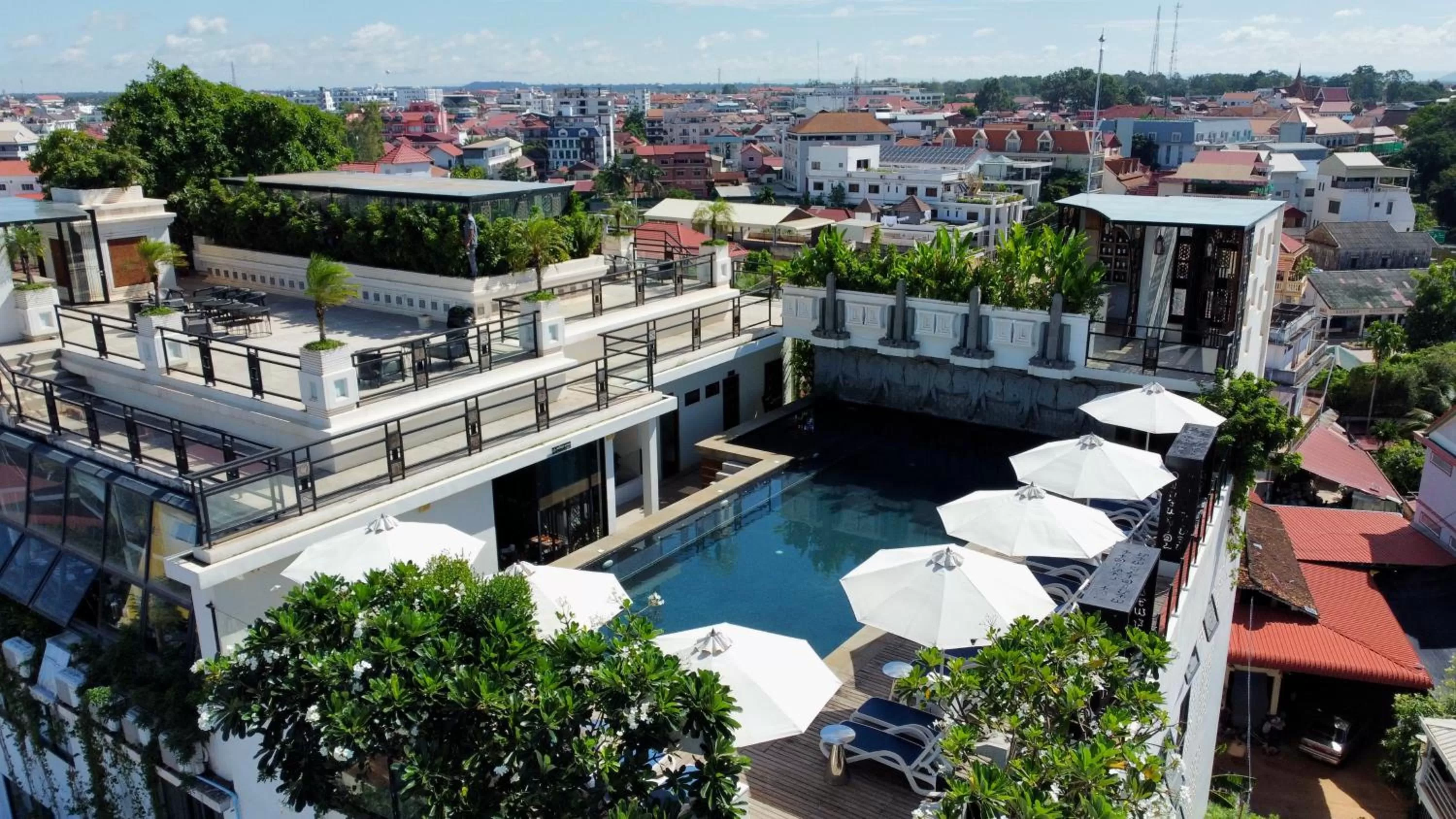 Swimming pool in HARI Residence & Spa
