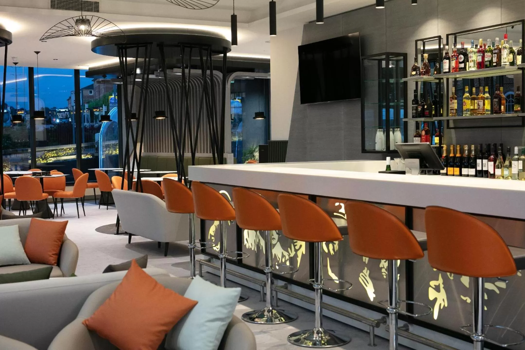 Lounge or bar in Sadie Best Western Hotel at Luton