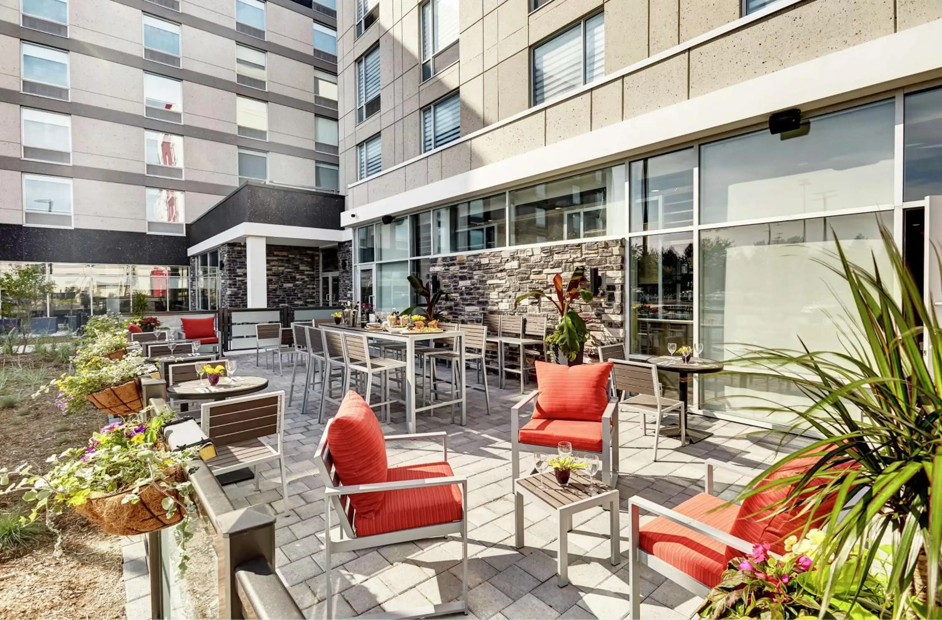 Patio, Restaurant/Places to Eat in Hilton Garden Inn Toronto/Brampton West, Ontario, Canada