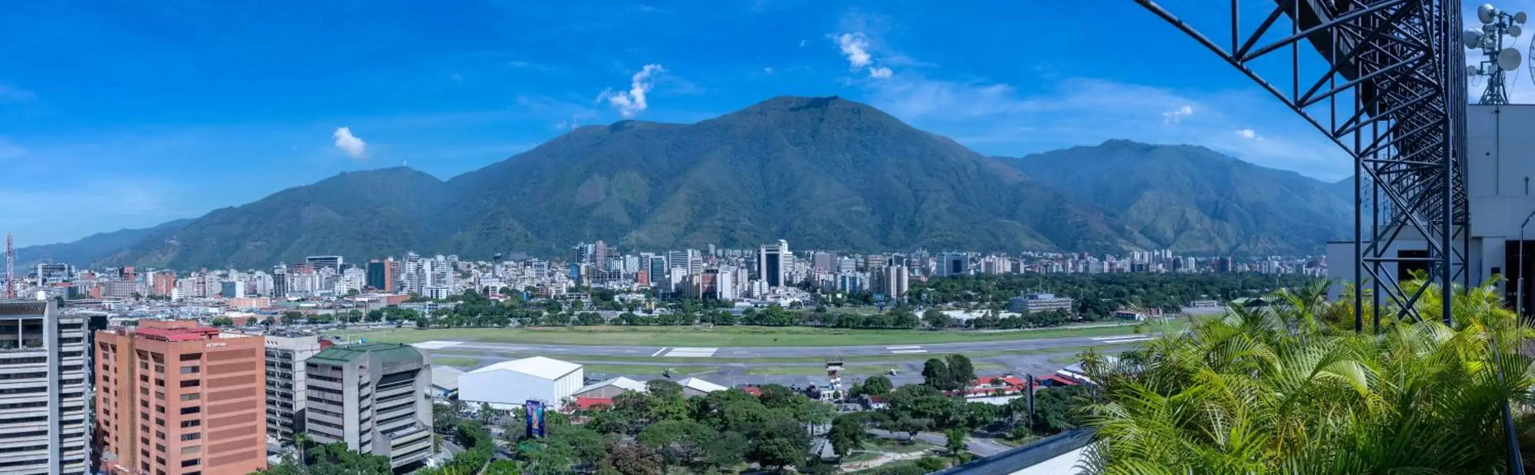 View (from property/room), Mountain View in Eurobuilding Hotel & Suites Caracas