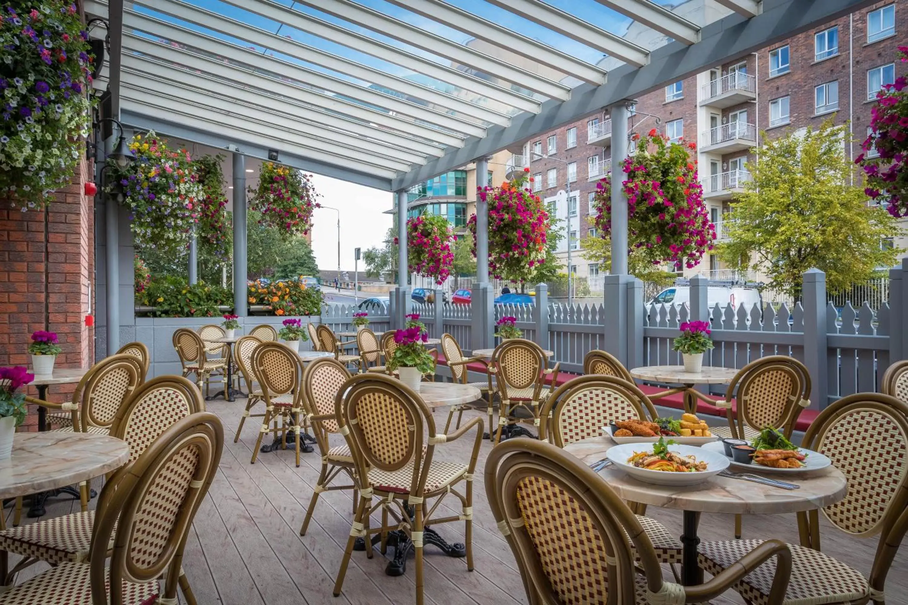 Balcony/Terrace, Restaurant/Places to Eat in Grand Canal Hotel