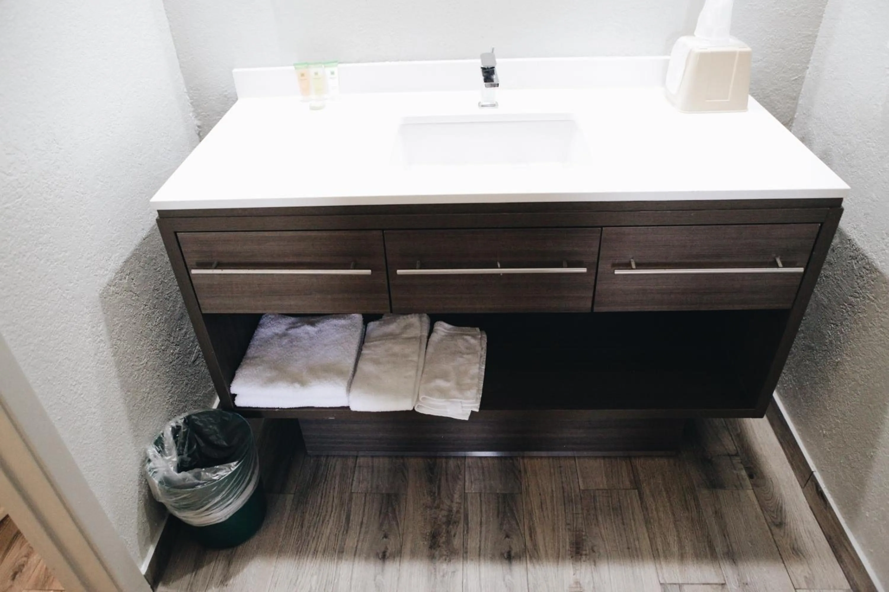 Bathroom in Budgetel Inn & Suites Memphis