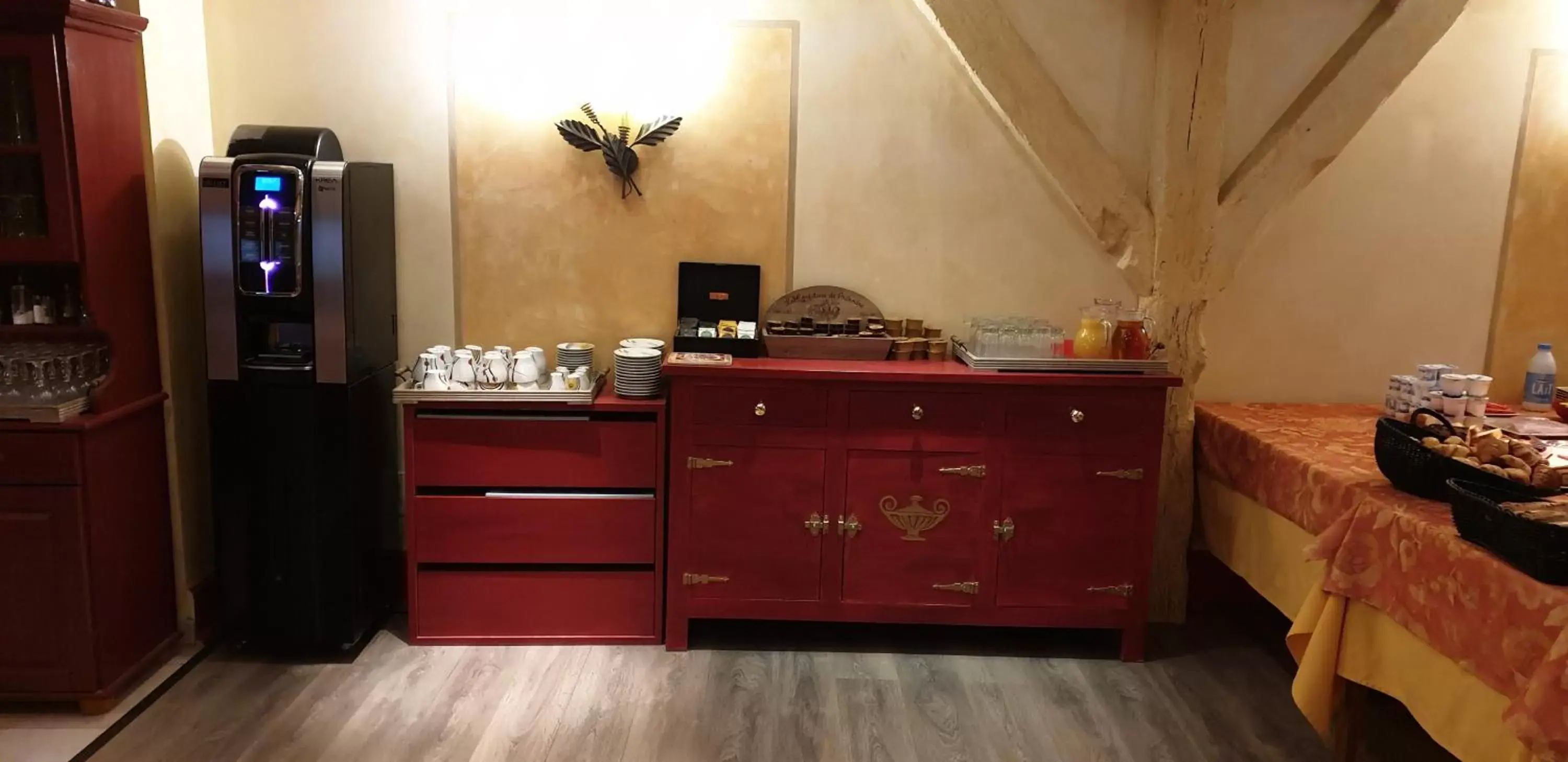 Food and drinks, Kitchen/Kitchenette in Hotel Le Bon Laboureur