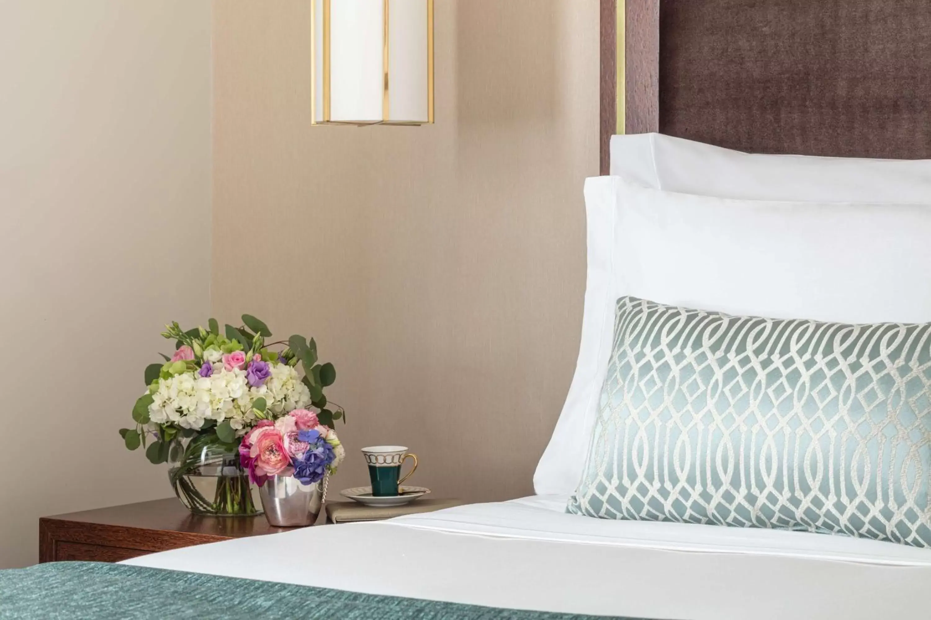 Bedroom, Bed in Tivoli Avenida Liberdade Lisboa – A Leading Hotel of the World