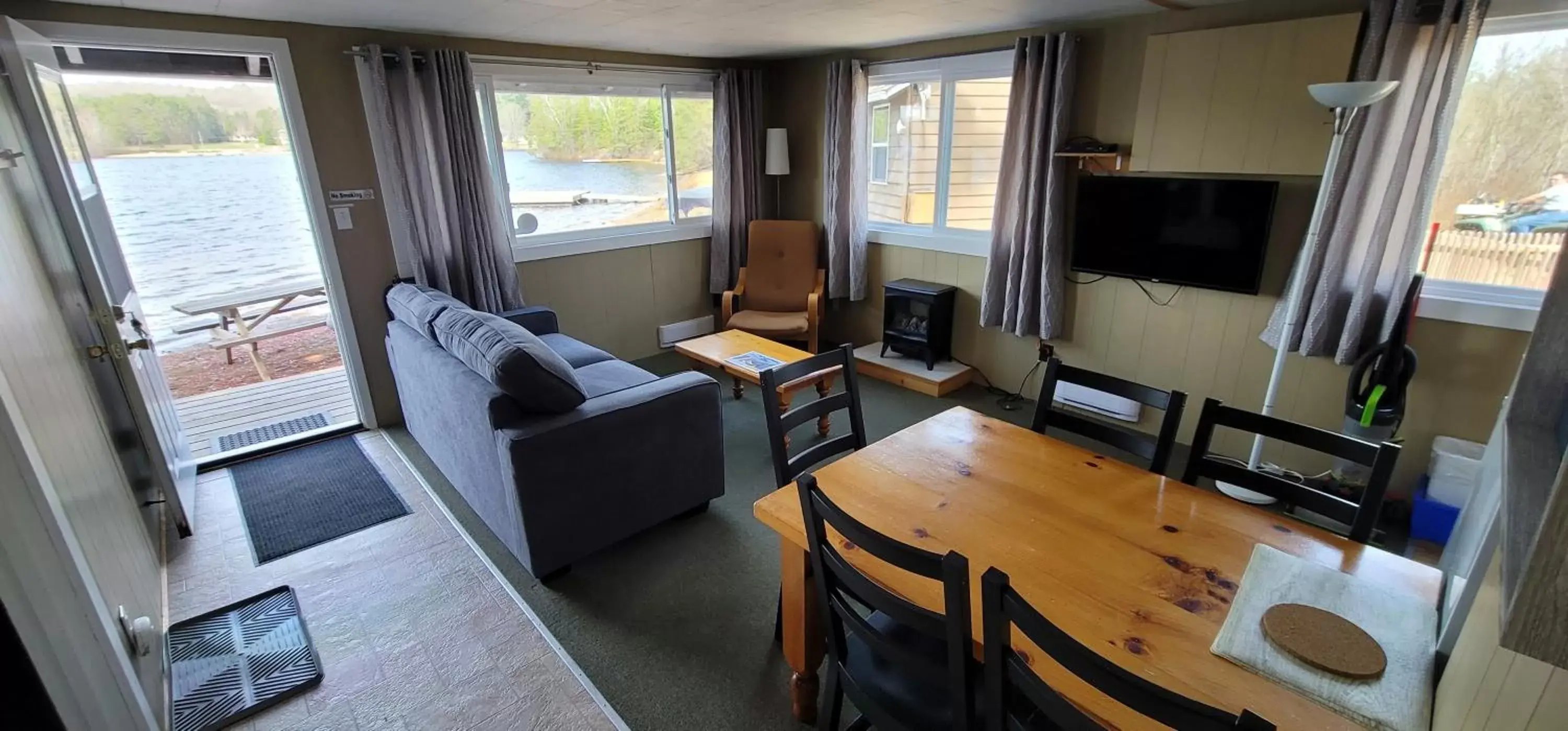 Seating Area in Parkway Cottage Resort and Trading Post