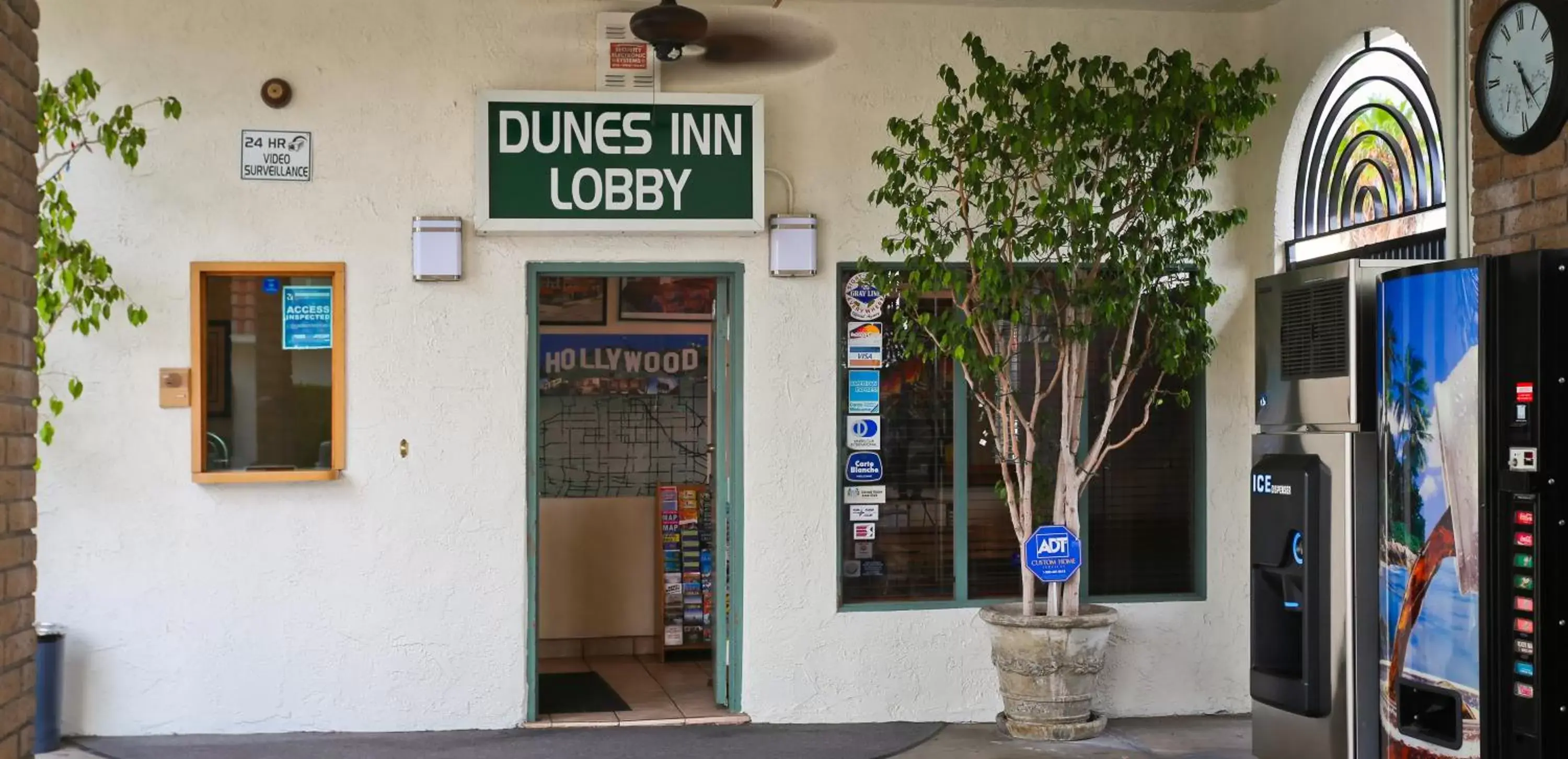 Lobby or reception in Dunes Inn - Sunset