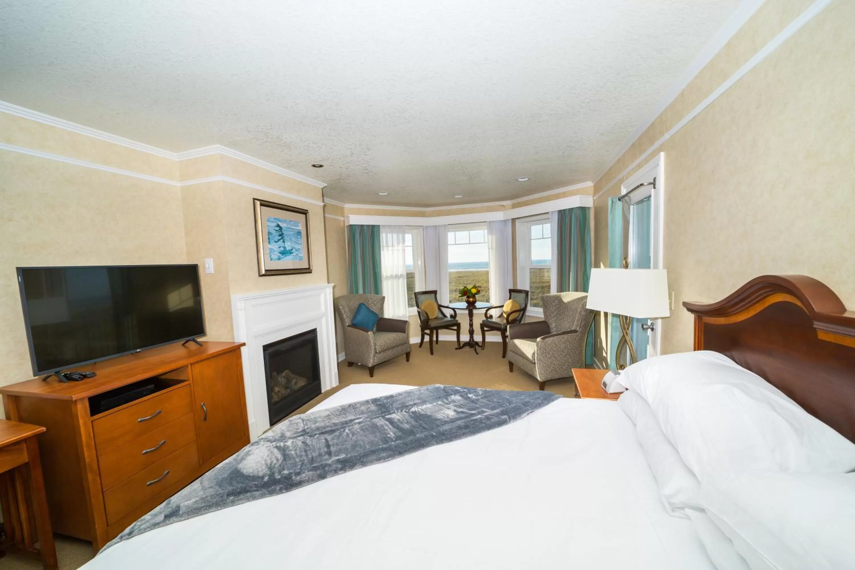 Oceanfront King with Balcony in Inn of the Four Winds Seaside Oceanfront