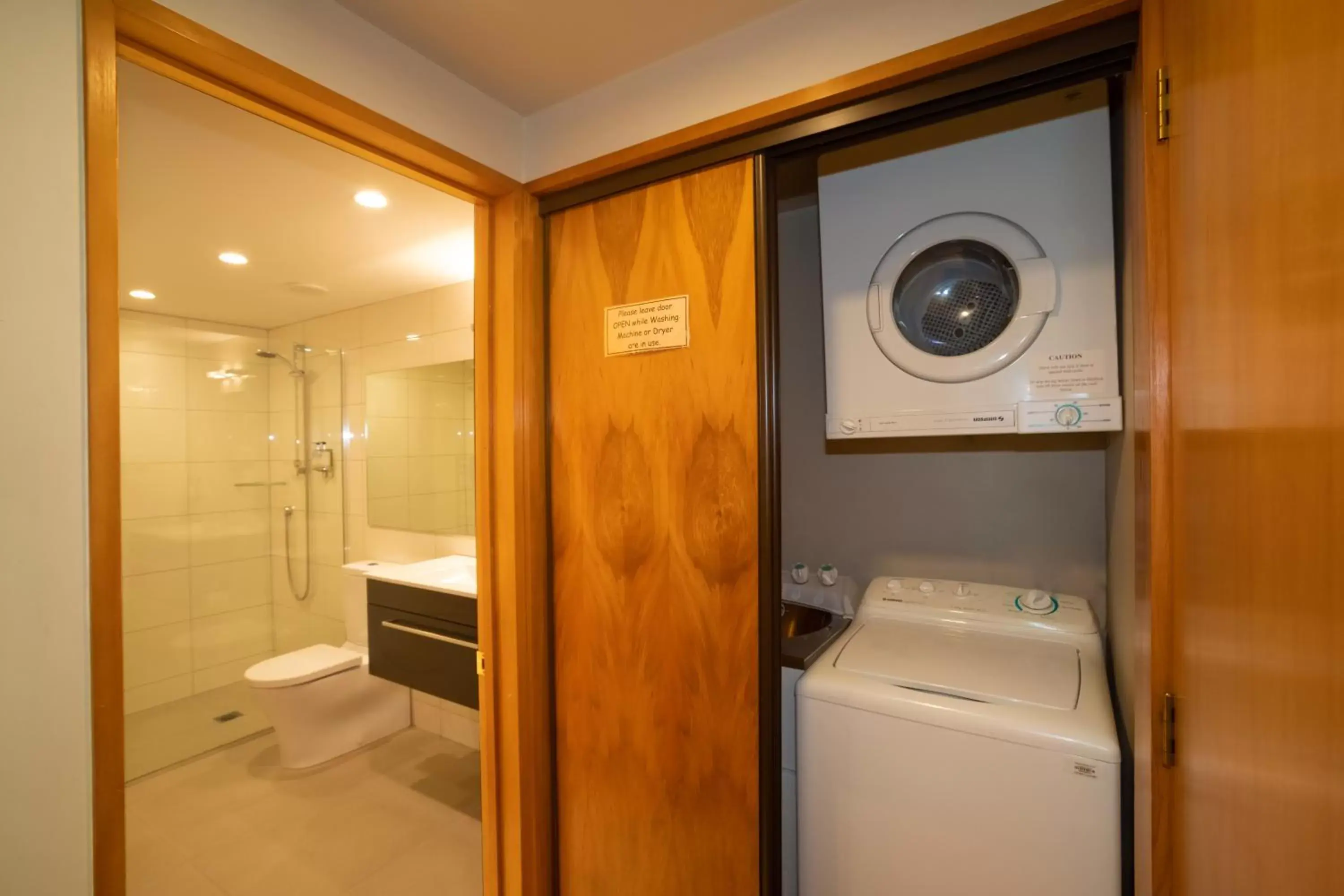 Area and facilities, Bathroom in Cranbury Court Apartments