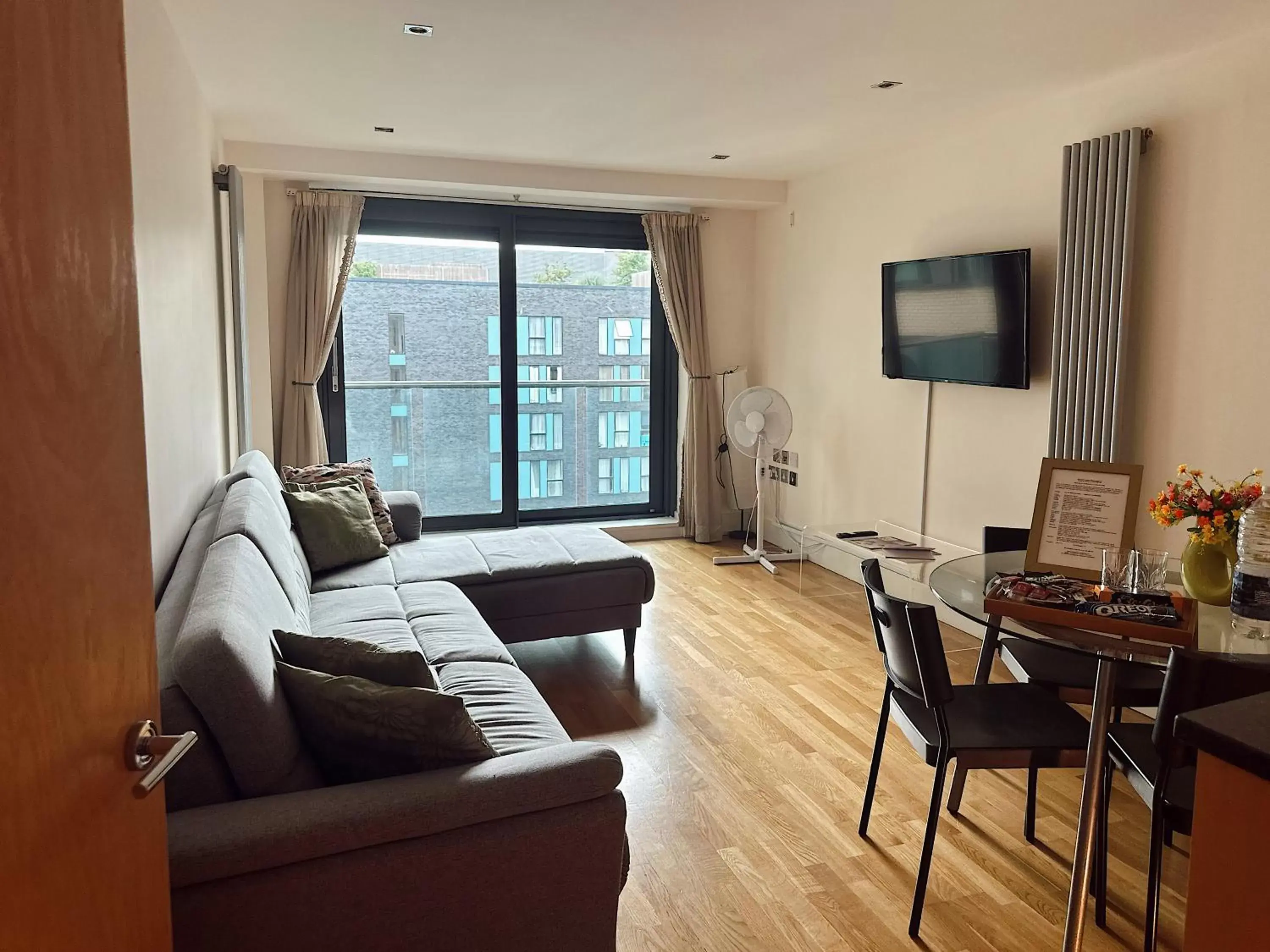 Living room, Seating Area in Canary Wharf - Luxury Apartments