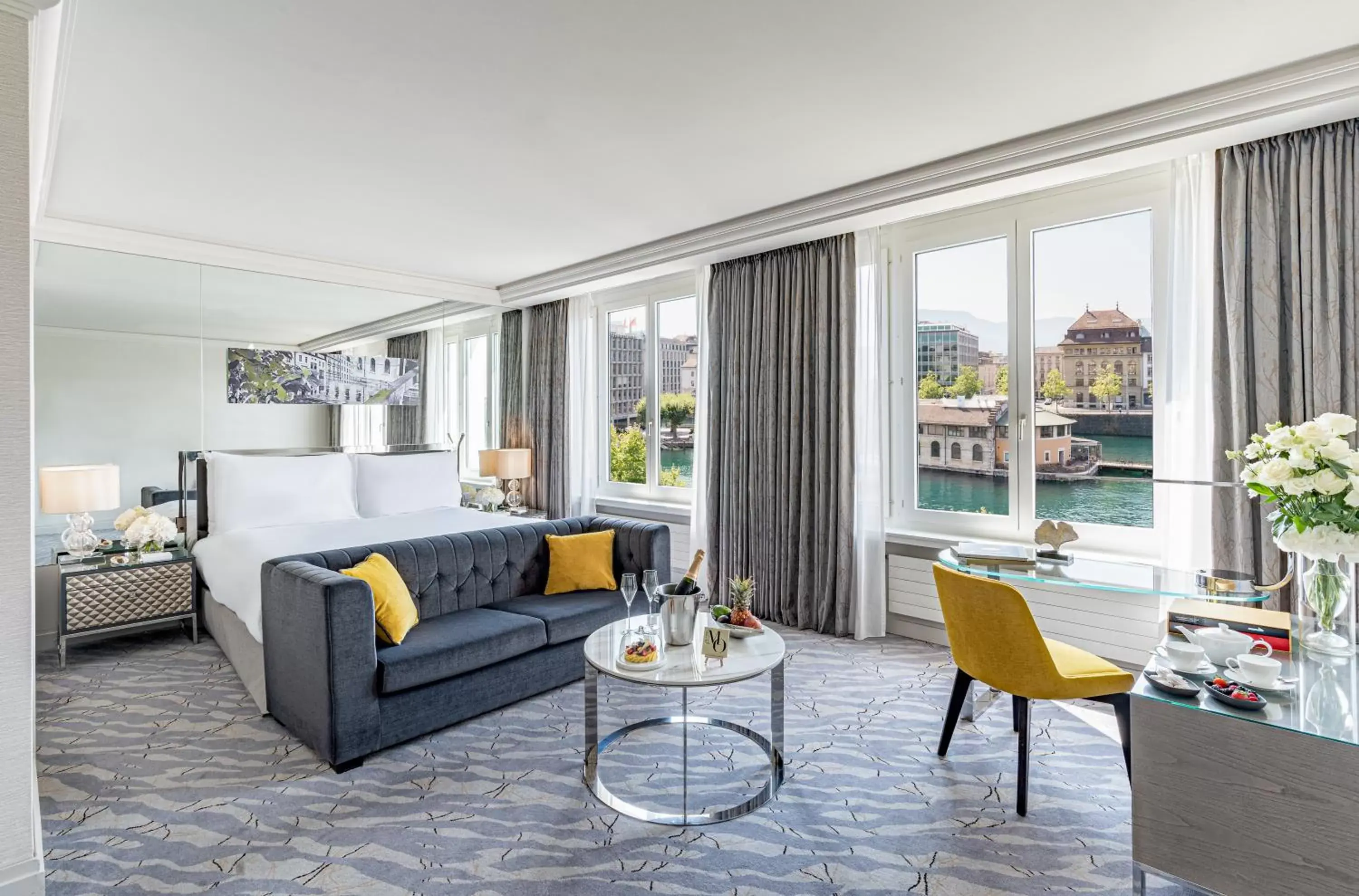 Photo of the whole room, Seating Area in Mandarin Oriental, Geneva