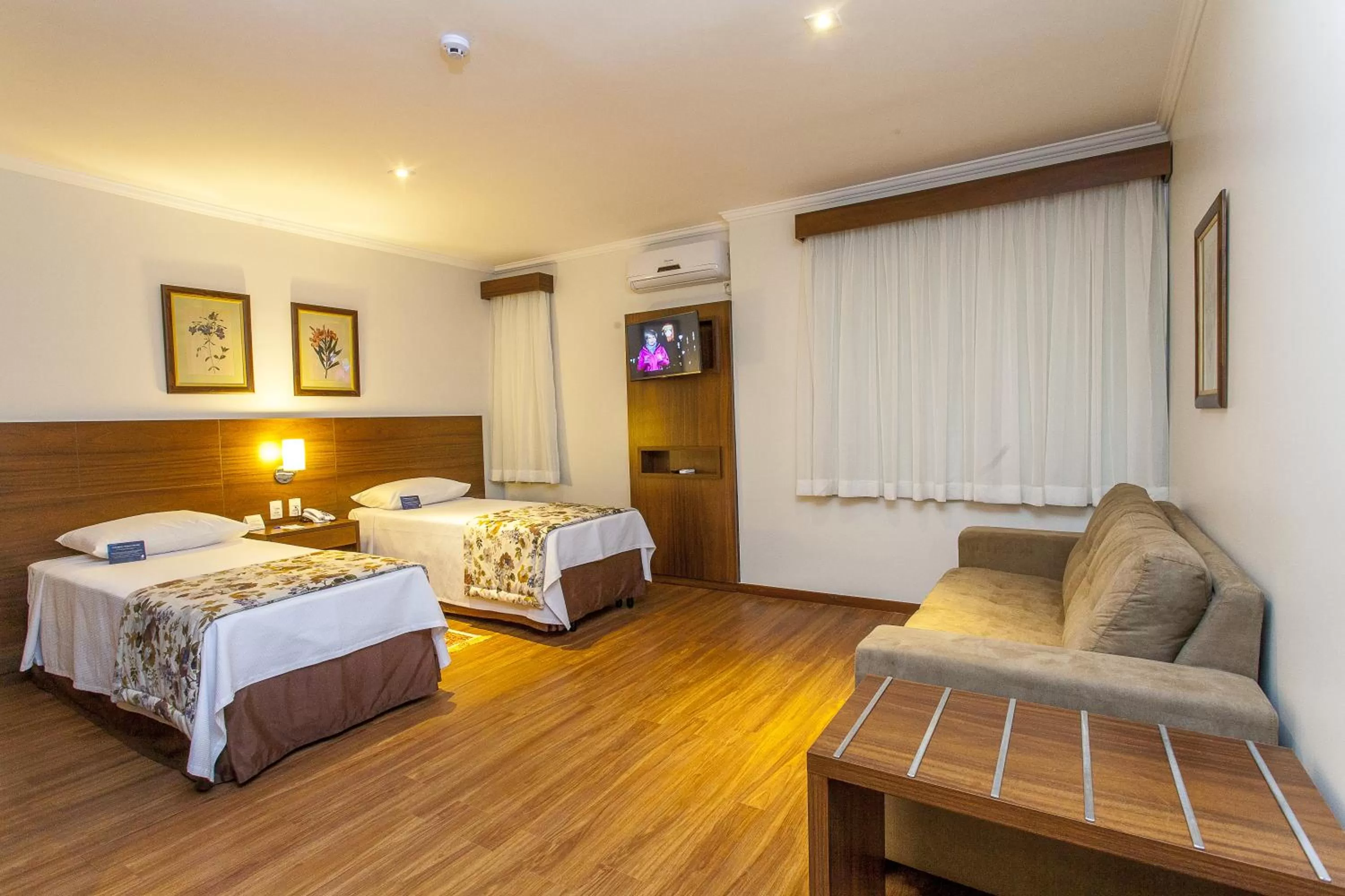 Standard Twin Room - single occupancy in São Carlos Marklin Suítes