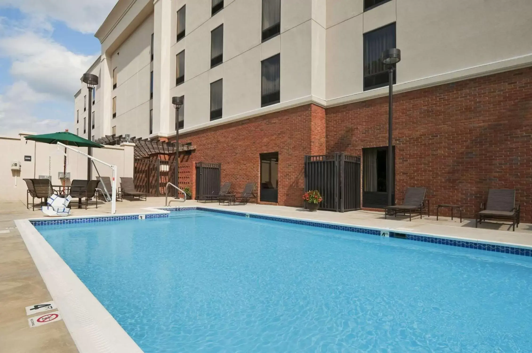 Pool view, Swimming Pool in Hampton Inn By Hilton Jacksonville