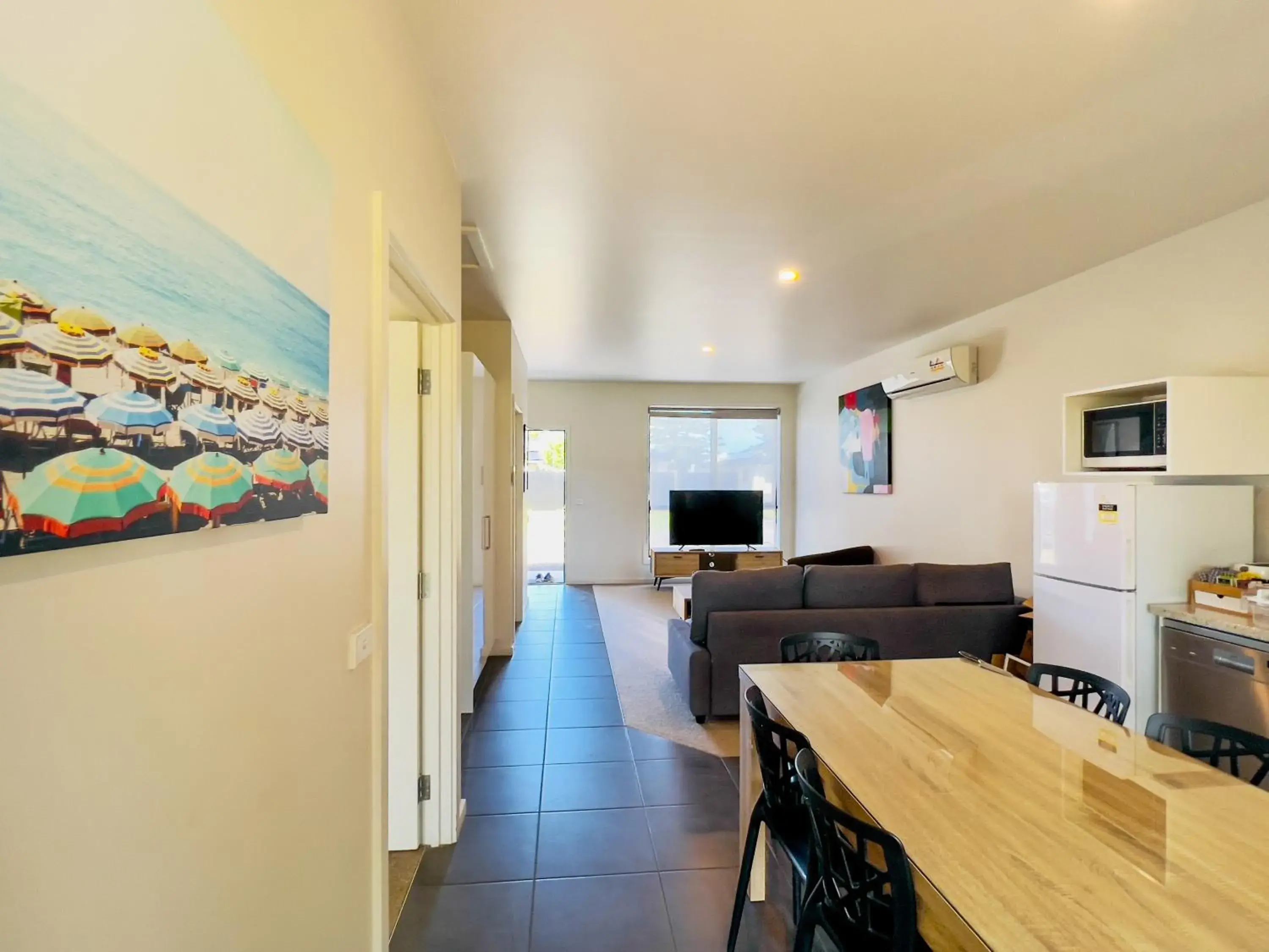 Living room, Dining Area in A1 Motels and Apartments Port Fairy