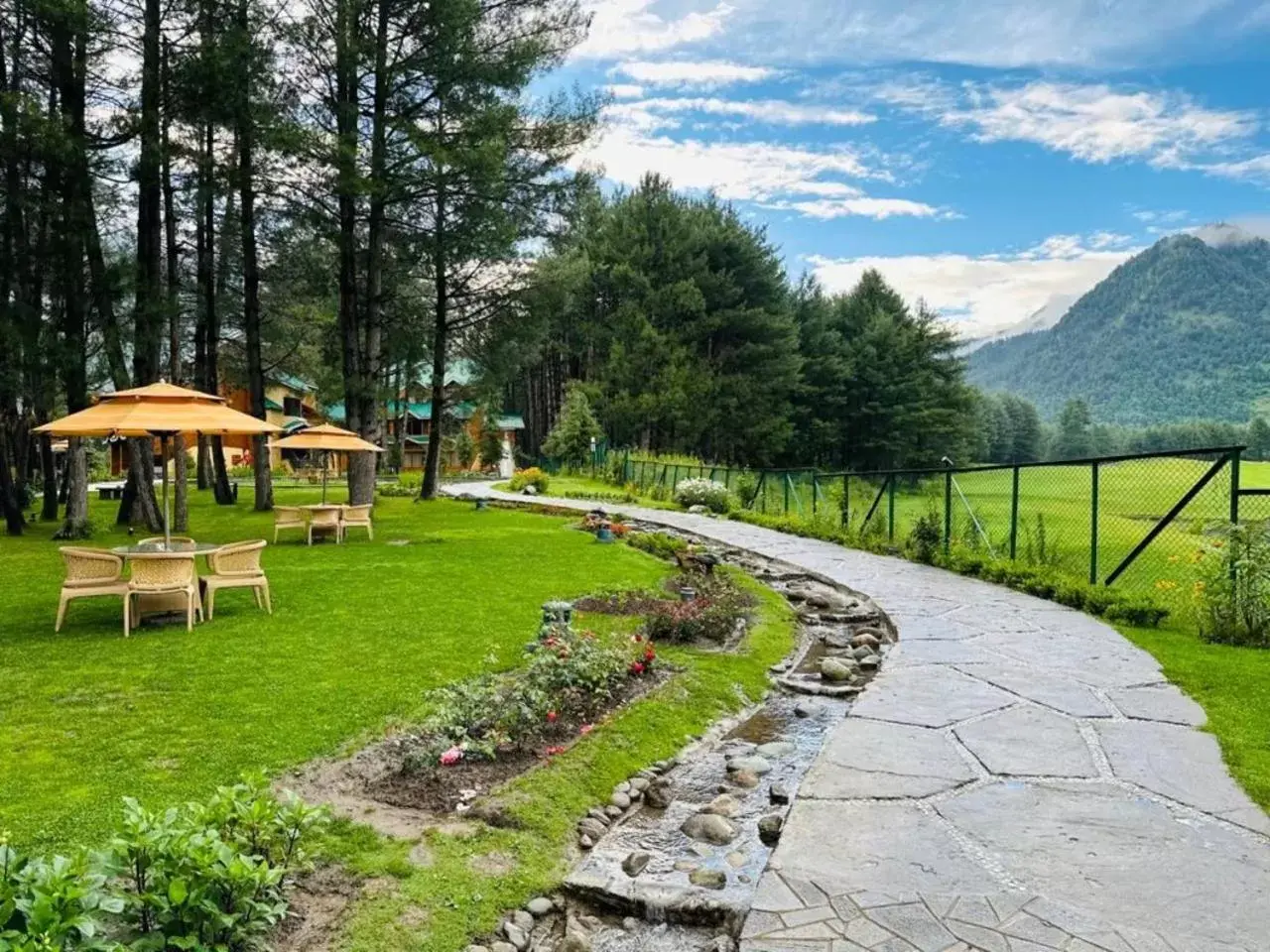 Garden in Radisson Golf Resort Pahalgam