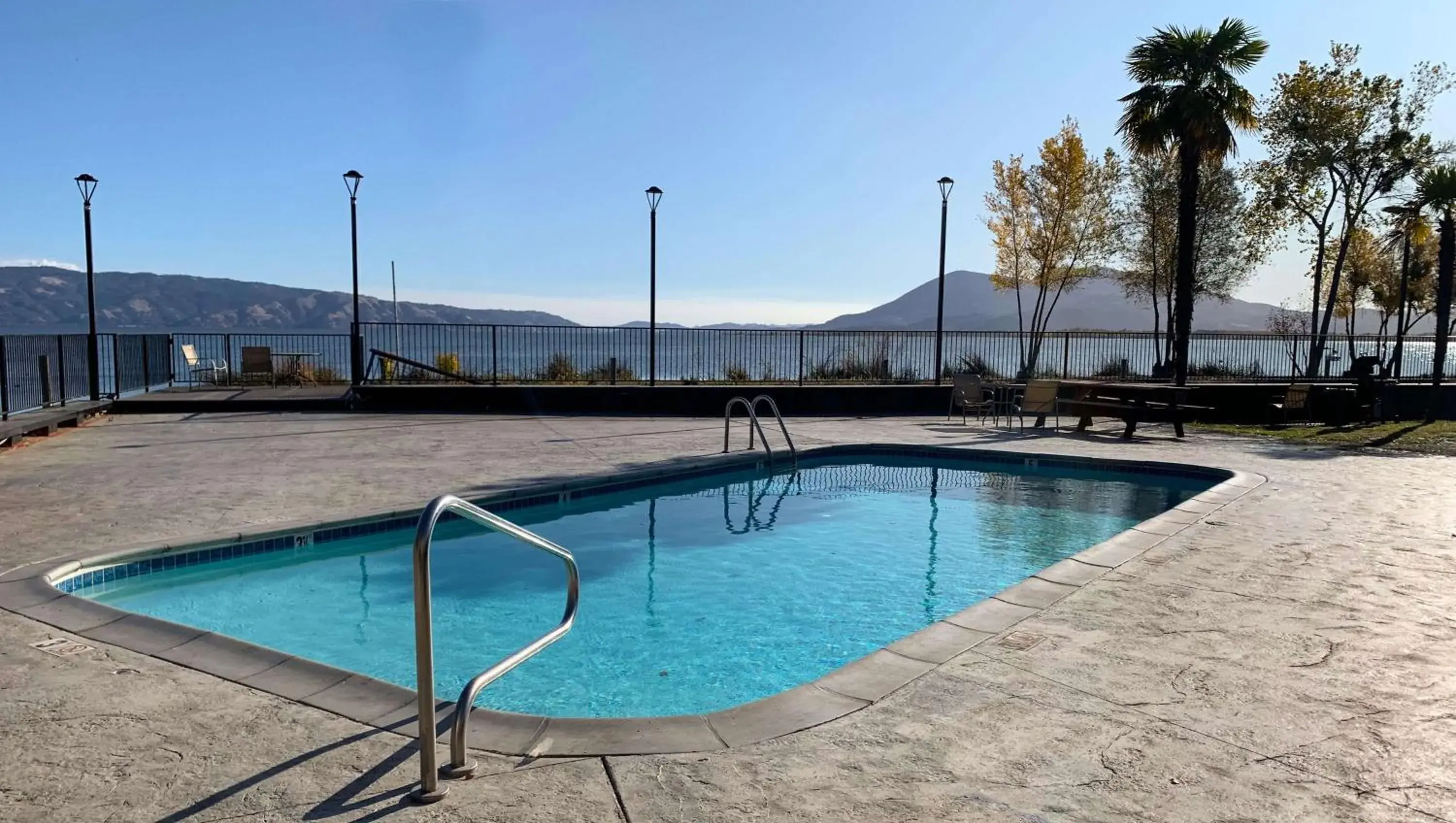Pool view, Swimming Pool in Anchorage Inn Lakeport