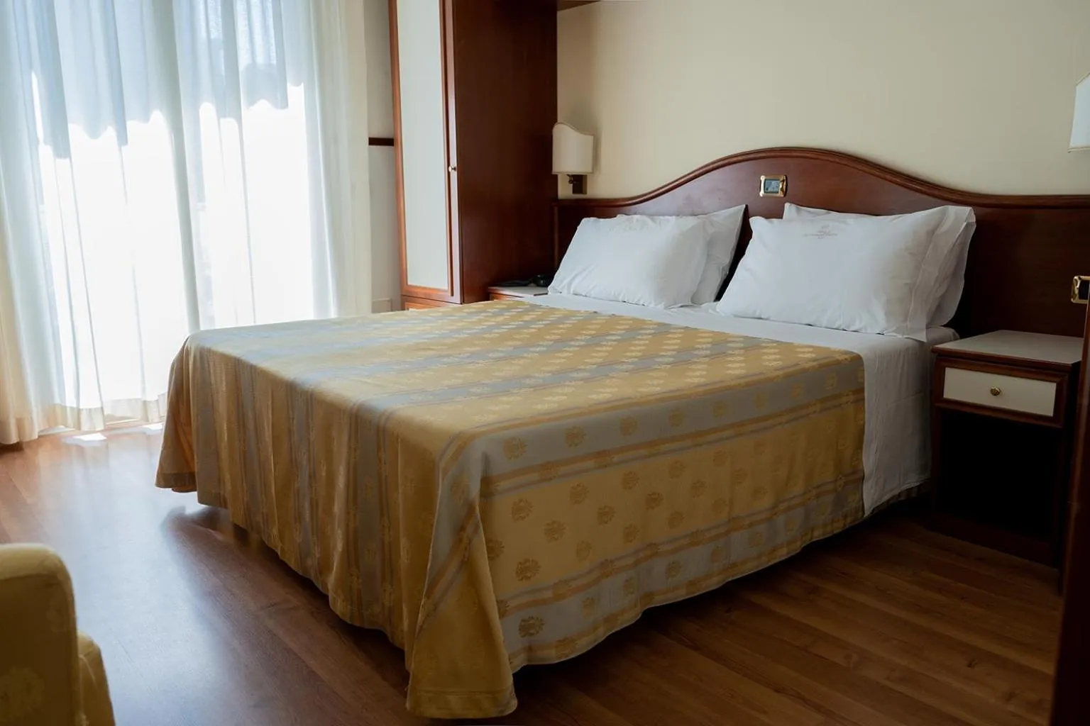 Photo of the whole room, Bed in Hotels Vidi Miramare & Delfino