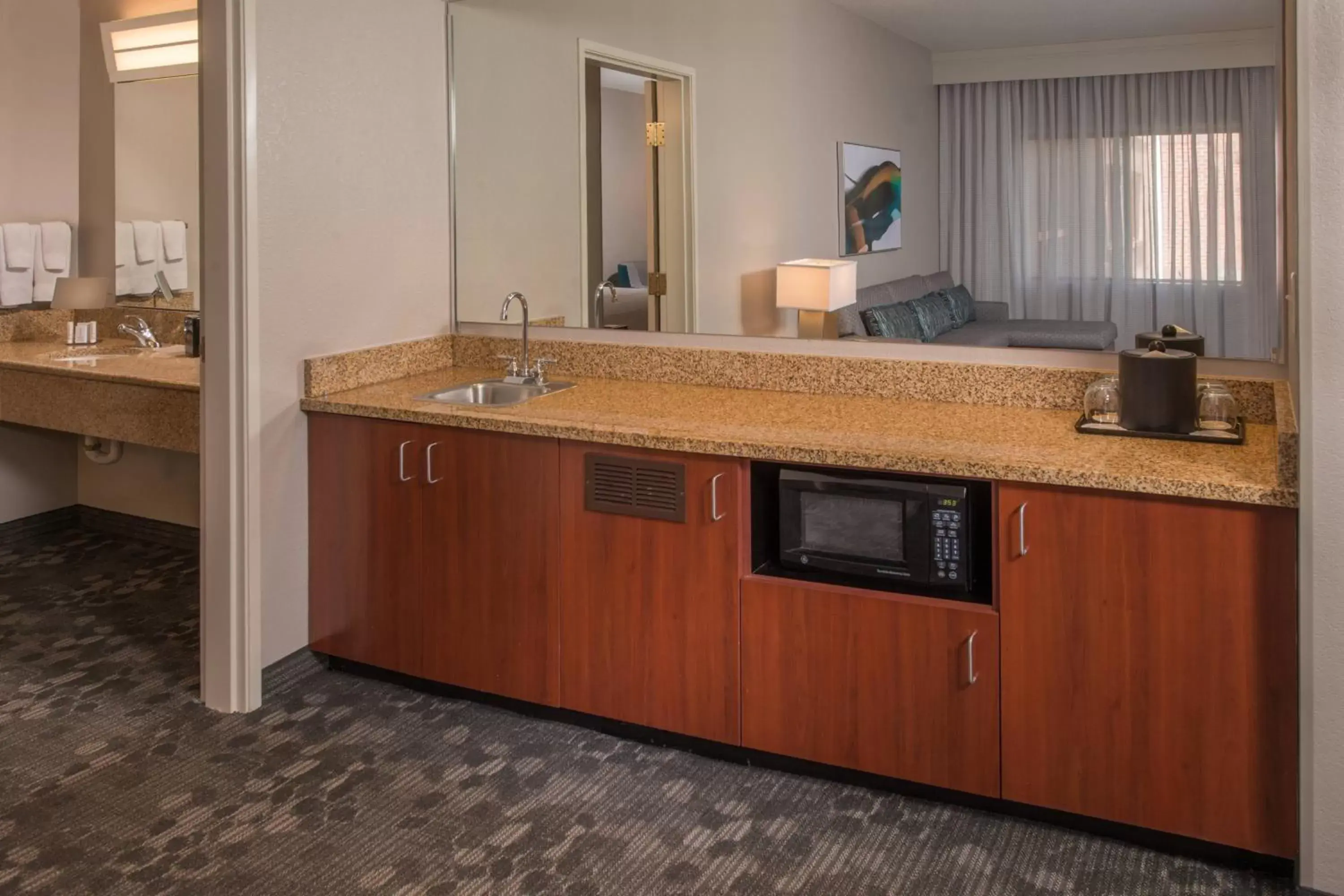 Photo of the whole room, Kitchen/Kitchenette in Courtyard by Marriott Dulles Town Center