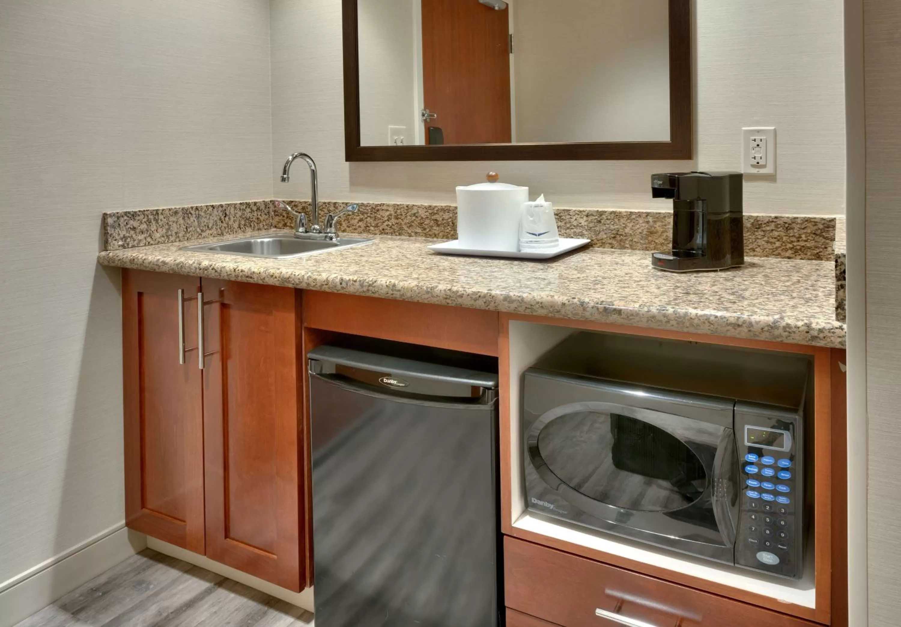 Kitchen or kitchenette in Hampton Inn & Suites Pocatello