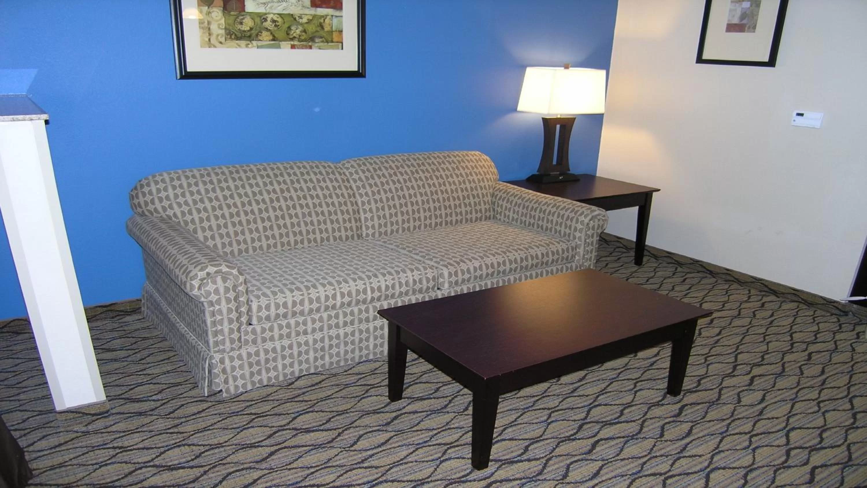 Photo of the whole room, Seating Area in Holiday Inn Express & Suites Belle Vernon, an IHG Hotel