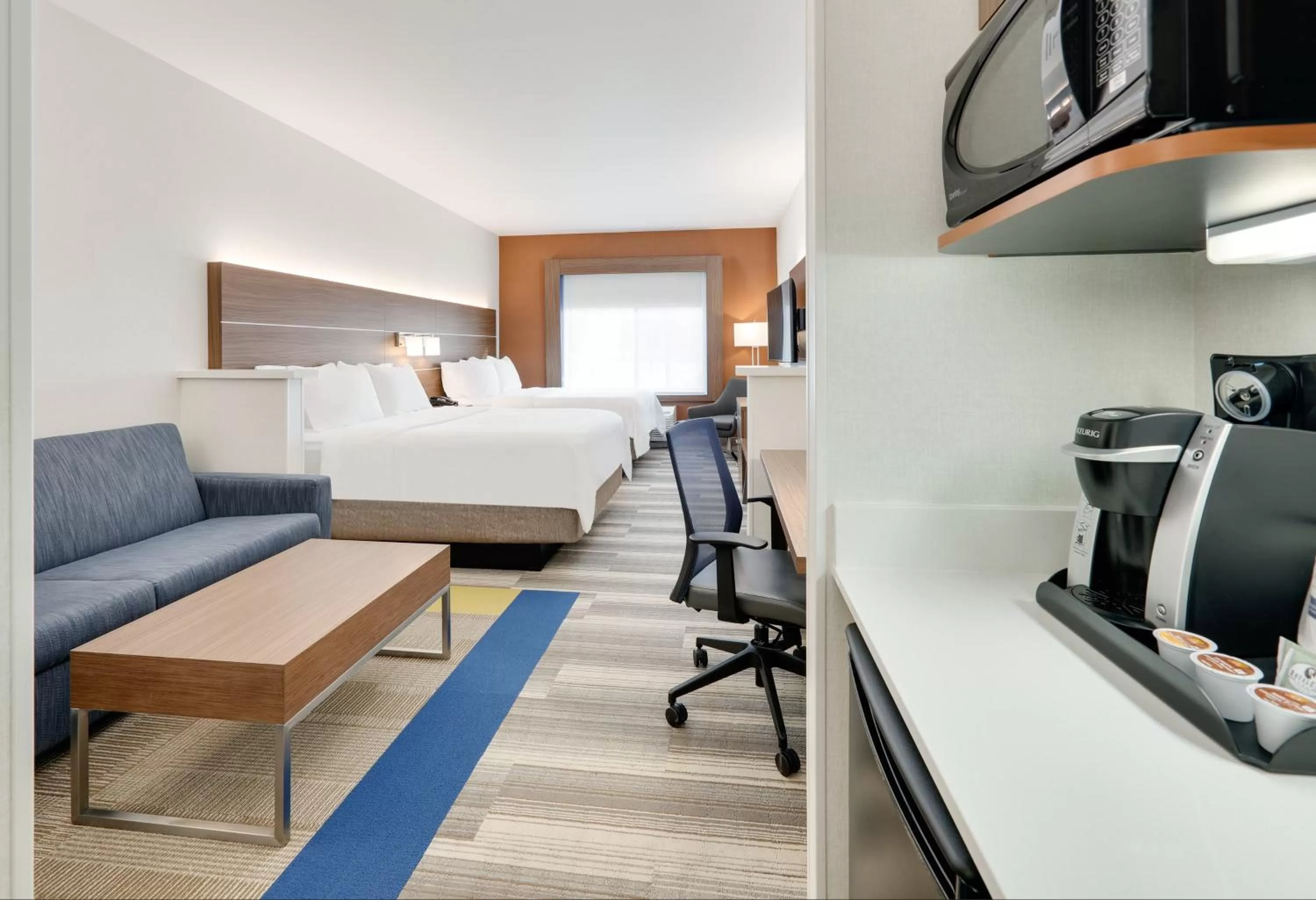 Photo of the whole room, Bed in Holiday Inn Express & Suites Mitchell by IHG