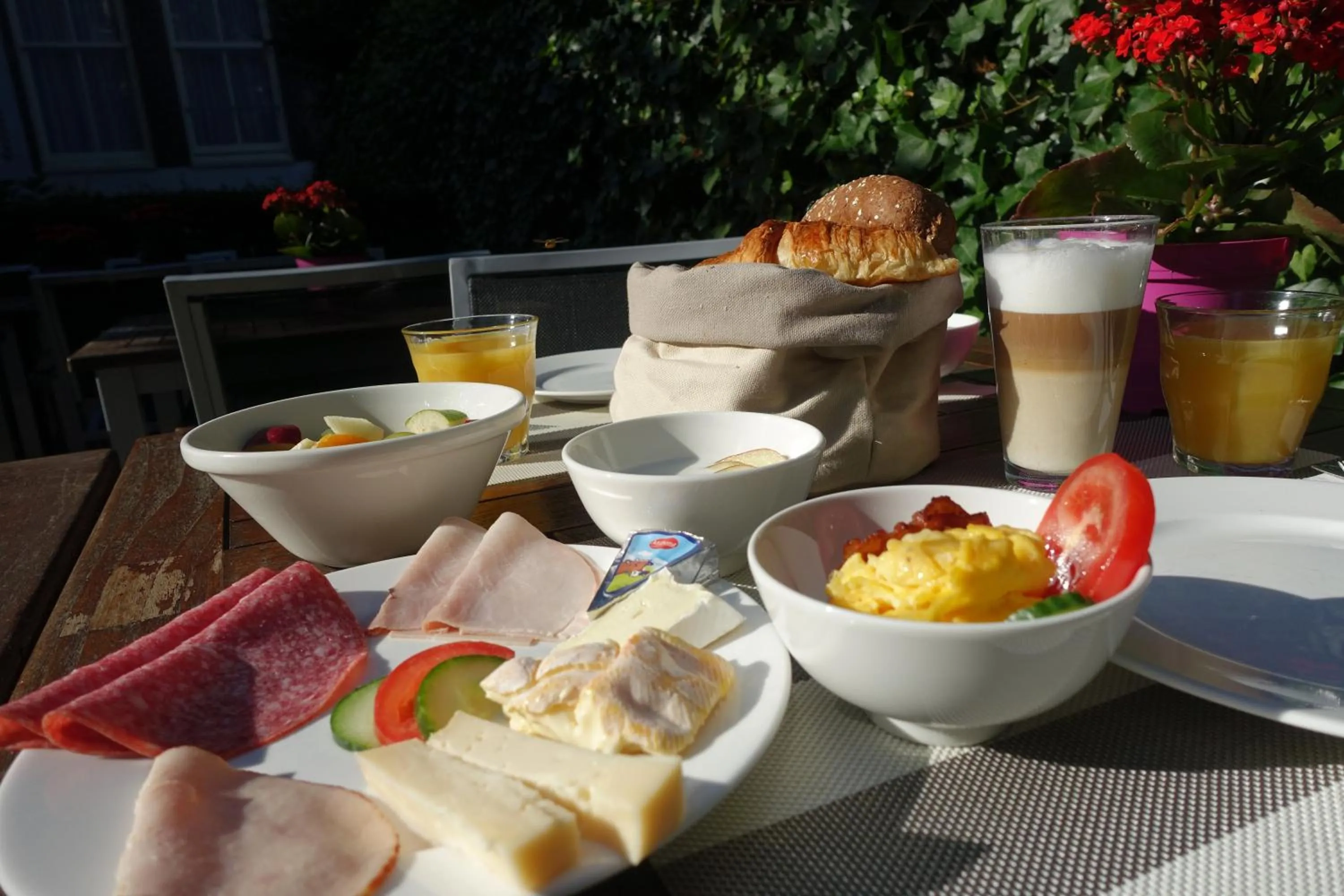 Food and drinks in Prinsengracht Hotel