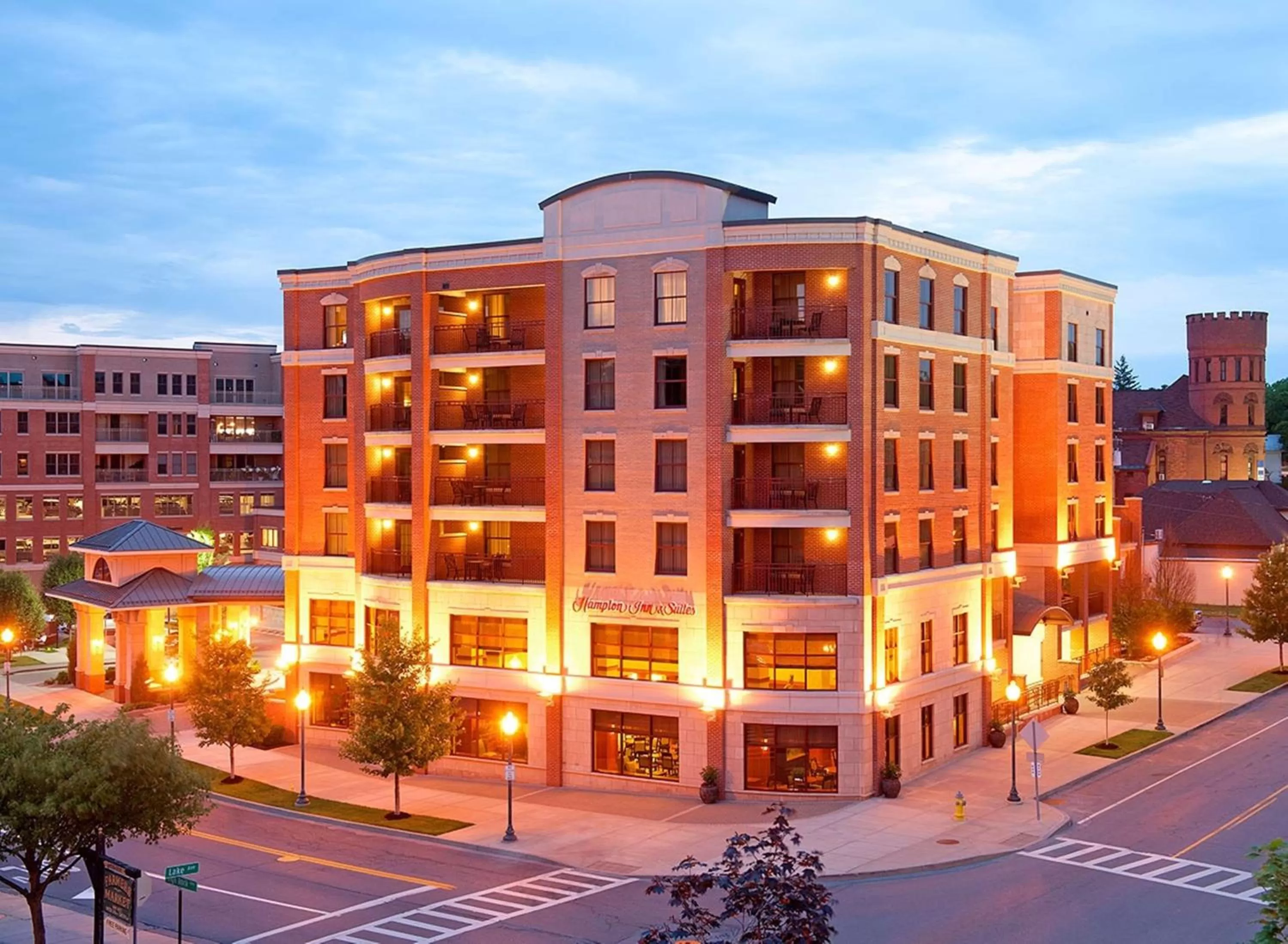 Property building in Hampton Inn & Suites Saratoga Springs Downtown
