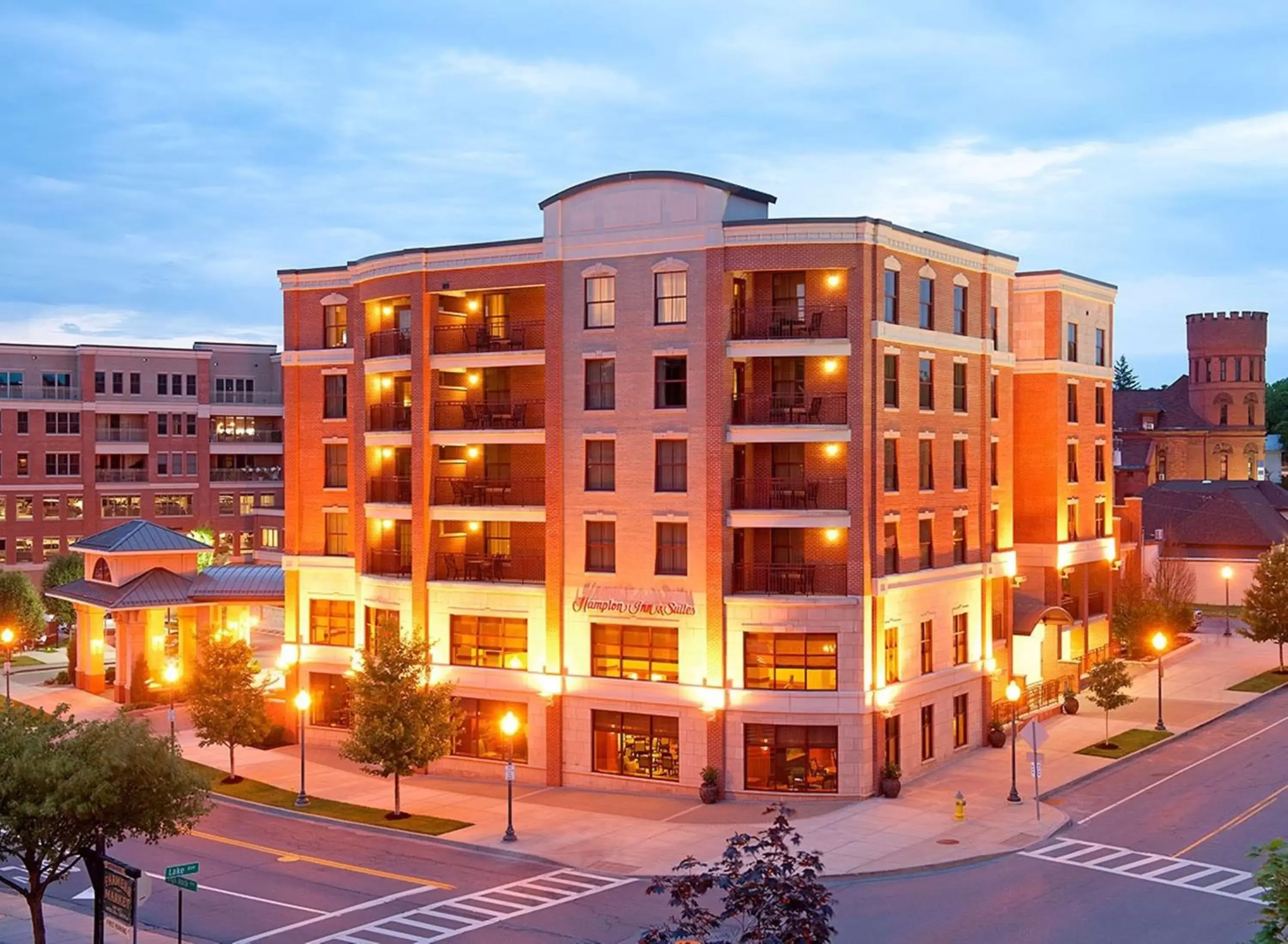 Property Building in Hampton Inn & Suites Saratoga Springs Downtown