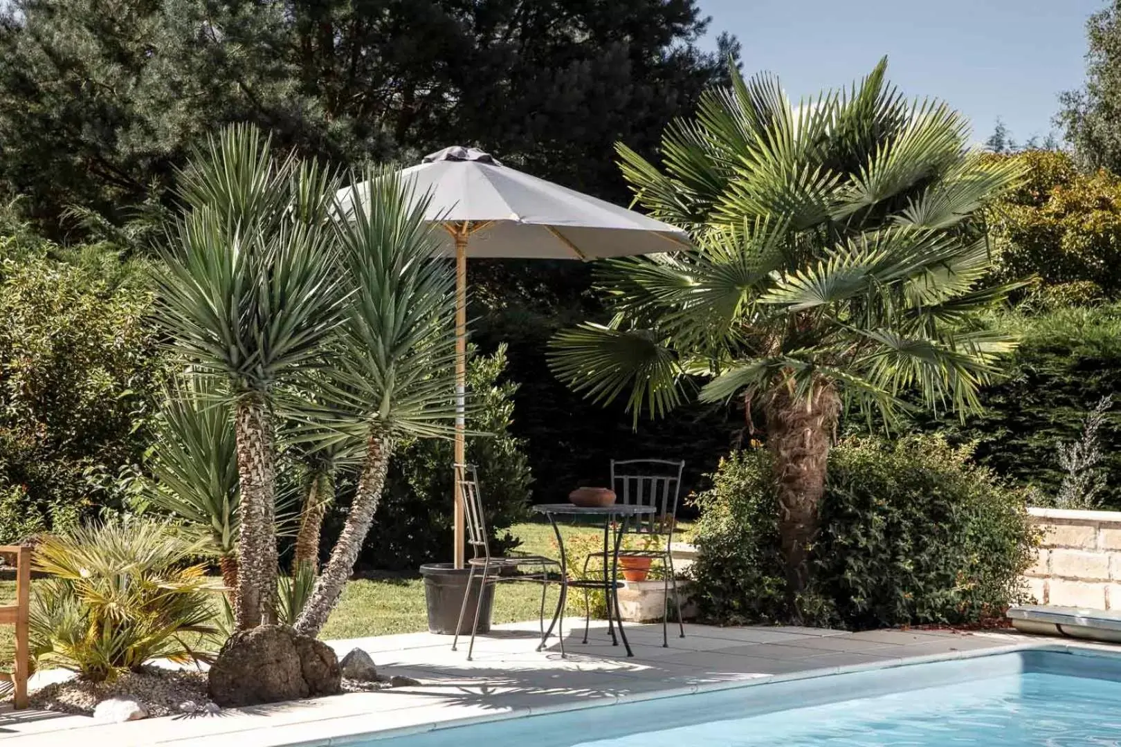 Patio, Swimming Pool in Merveilleuses chambres d'hôtes à Panazol