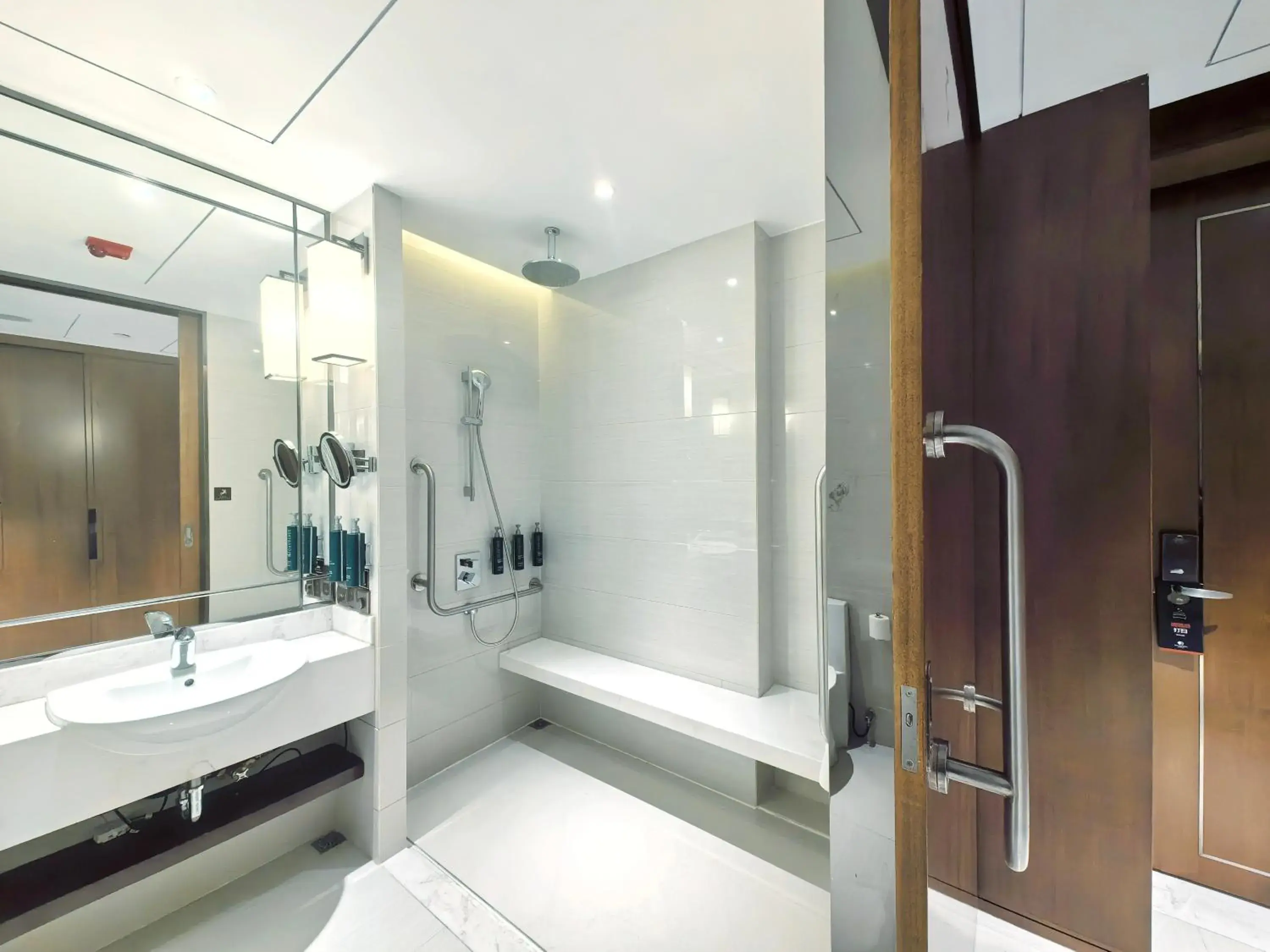 Shower, Bathroom in DoubleTree By Hilton Ningbo Beilun