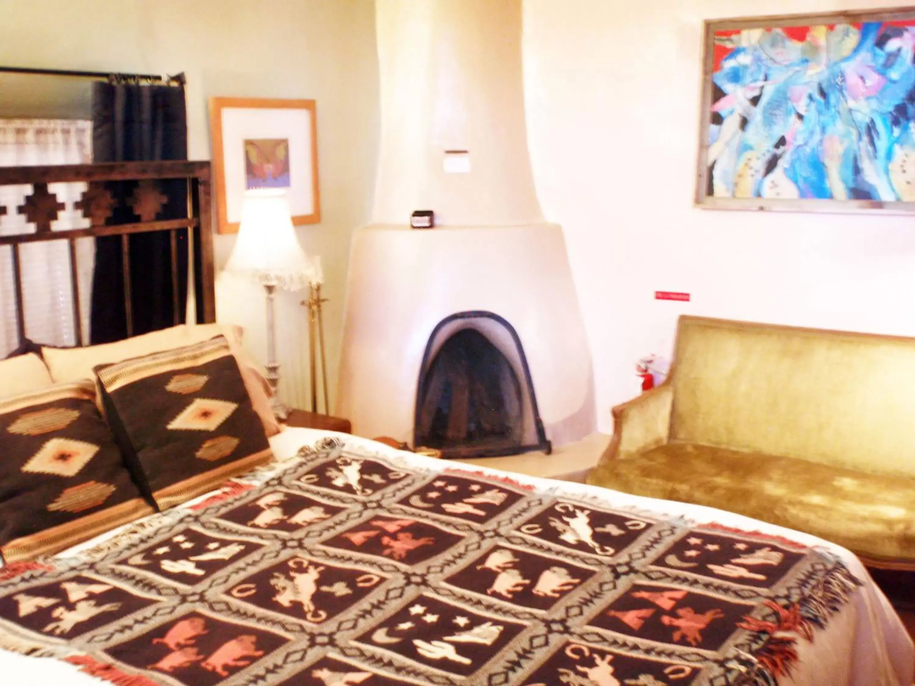 Standard Queen Room in Touchstone Inn Standard Queen Room in Touchstone Inn