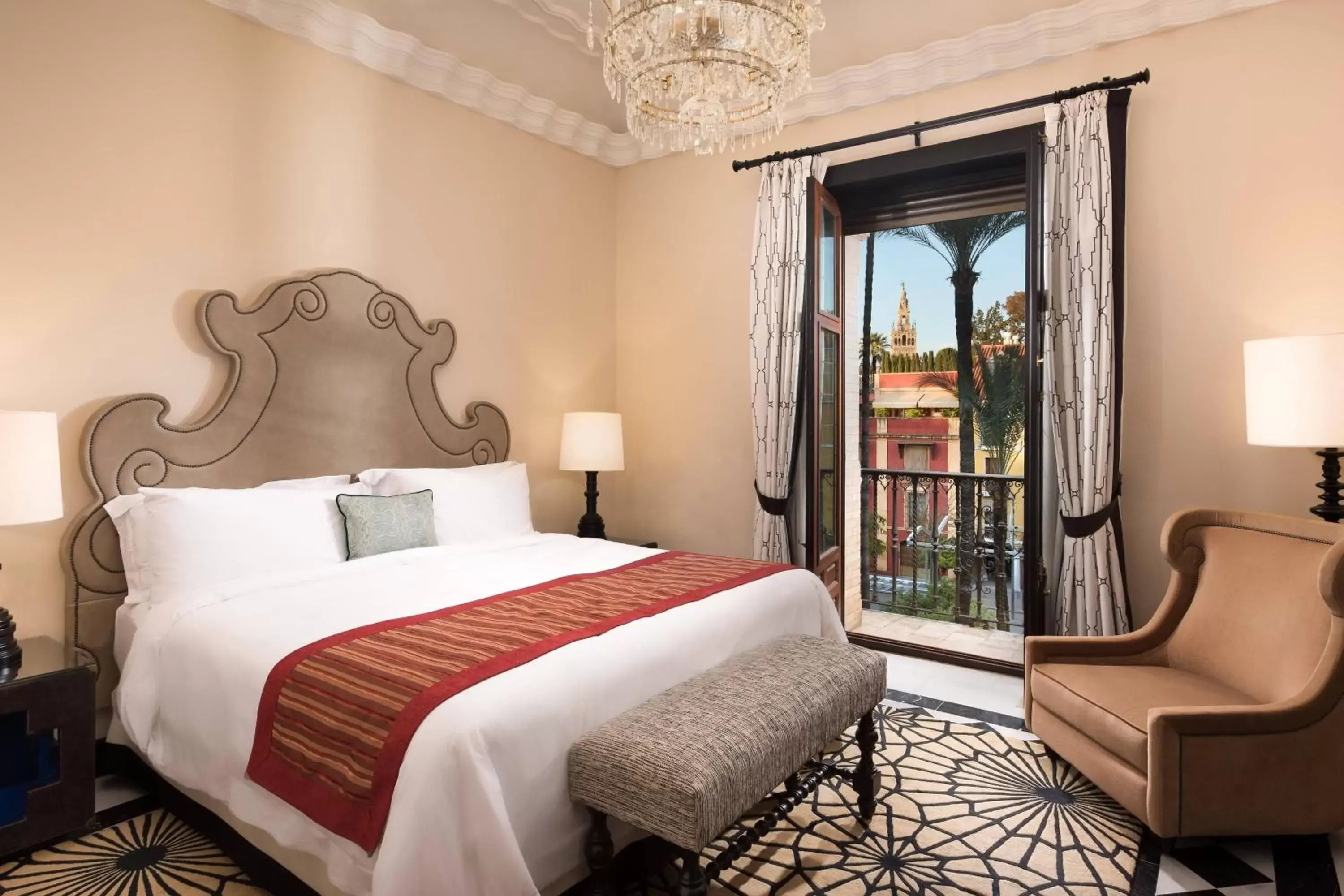 Photo of the whole room, Bed in Hotel Alfonso XIII, a Luxury Collection Hotel, Seville